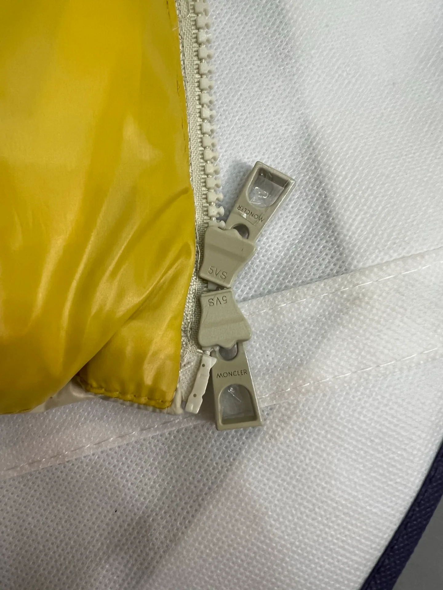 Жилеты Мужские Moncler 18599861