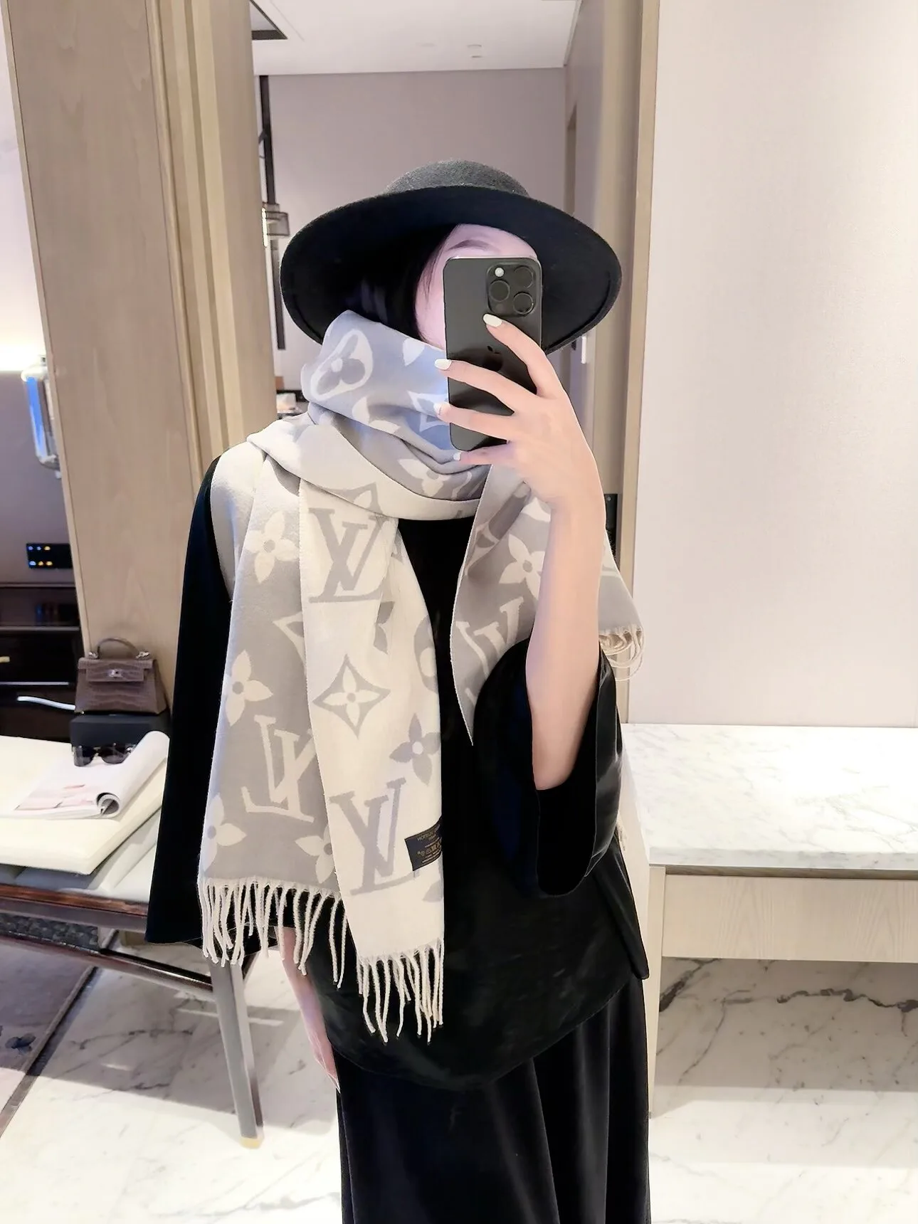 Scarves LOUIS VUITTON 18322509