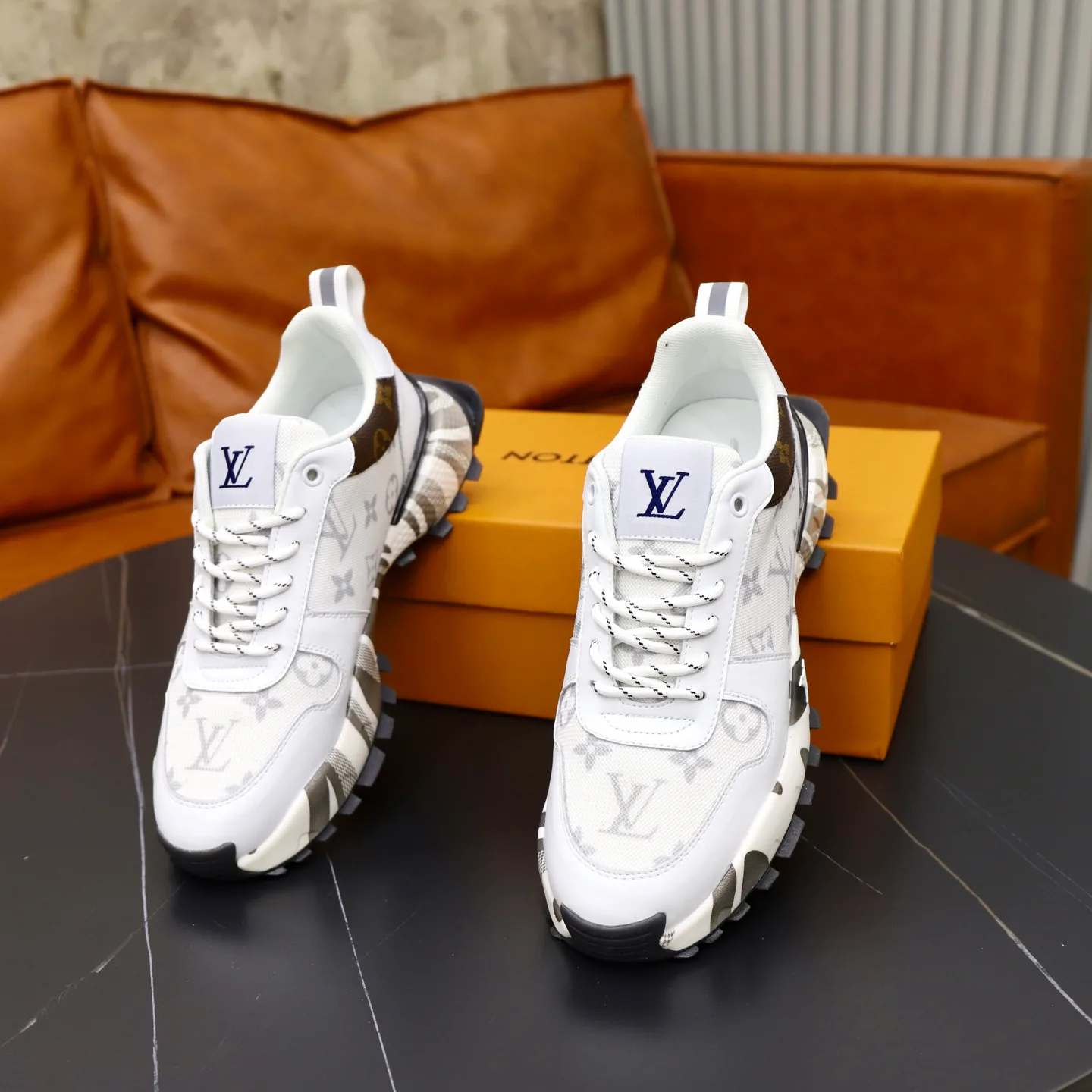 Men's Sneakers LOUIS VUITTON 18516257