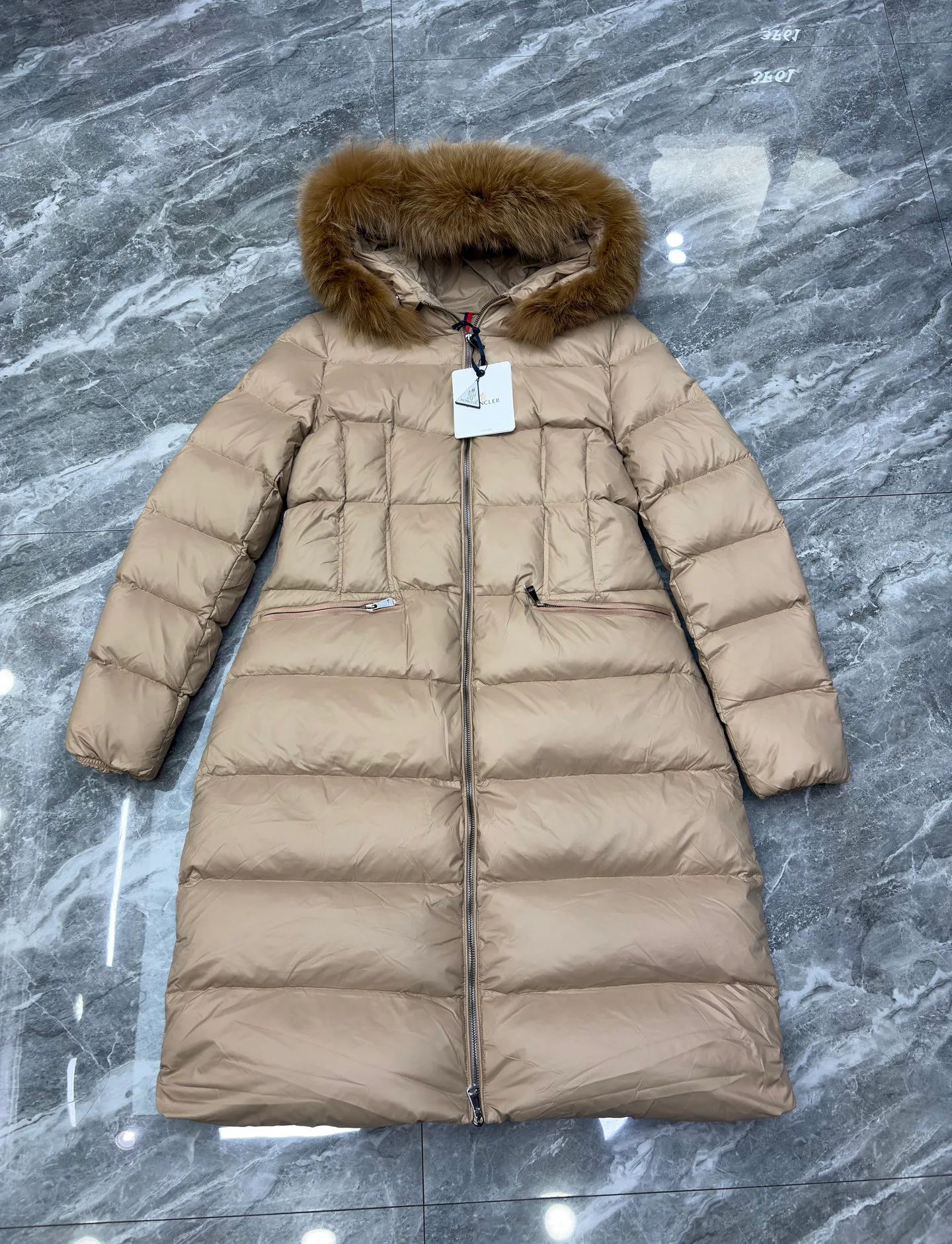 Women's Jackets And Down Jackets MONCLER 17801592