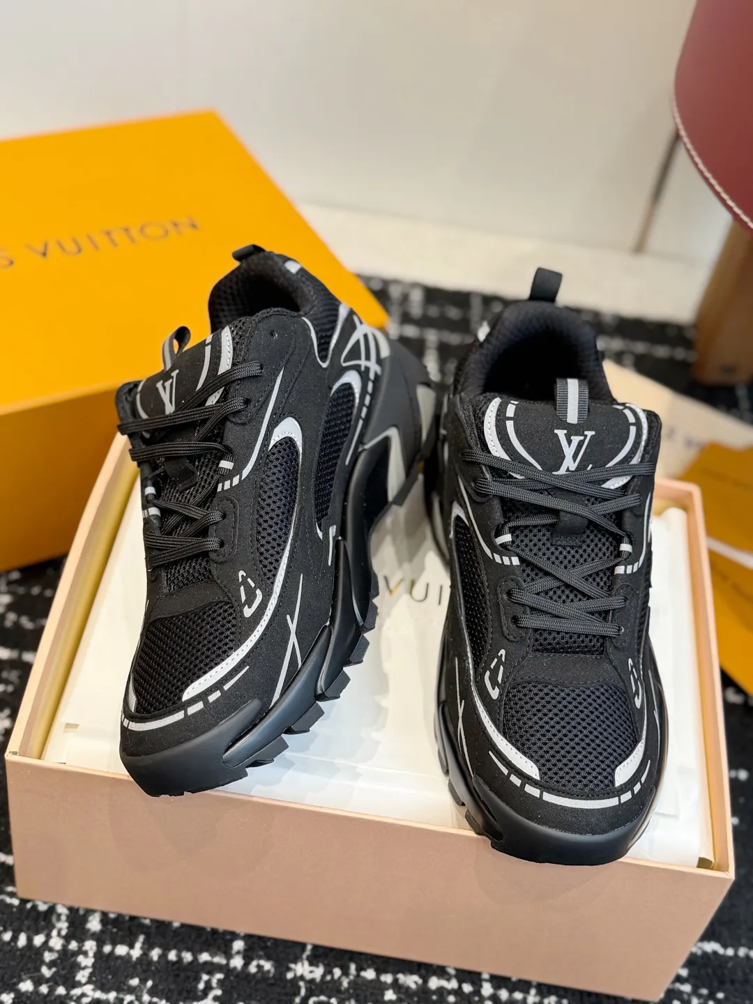 Men's Sneakers LOUIS VUITTON 17437996