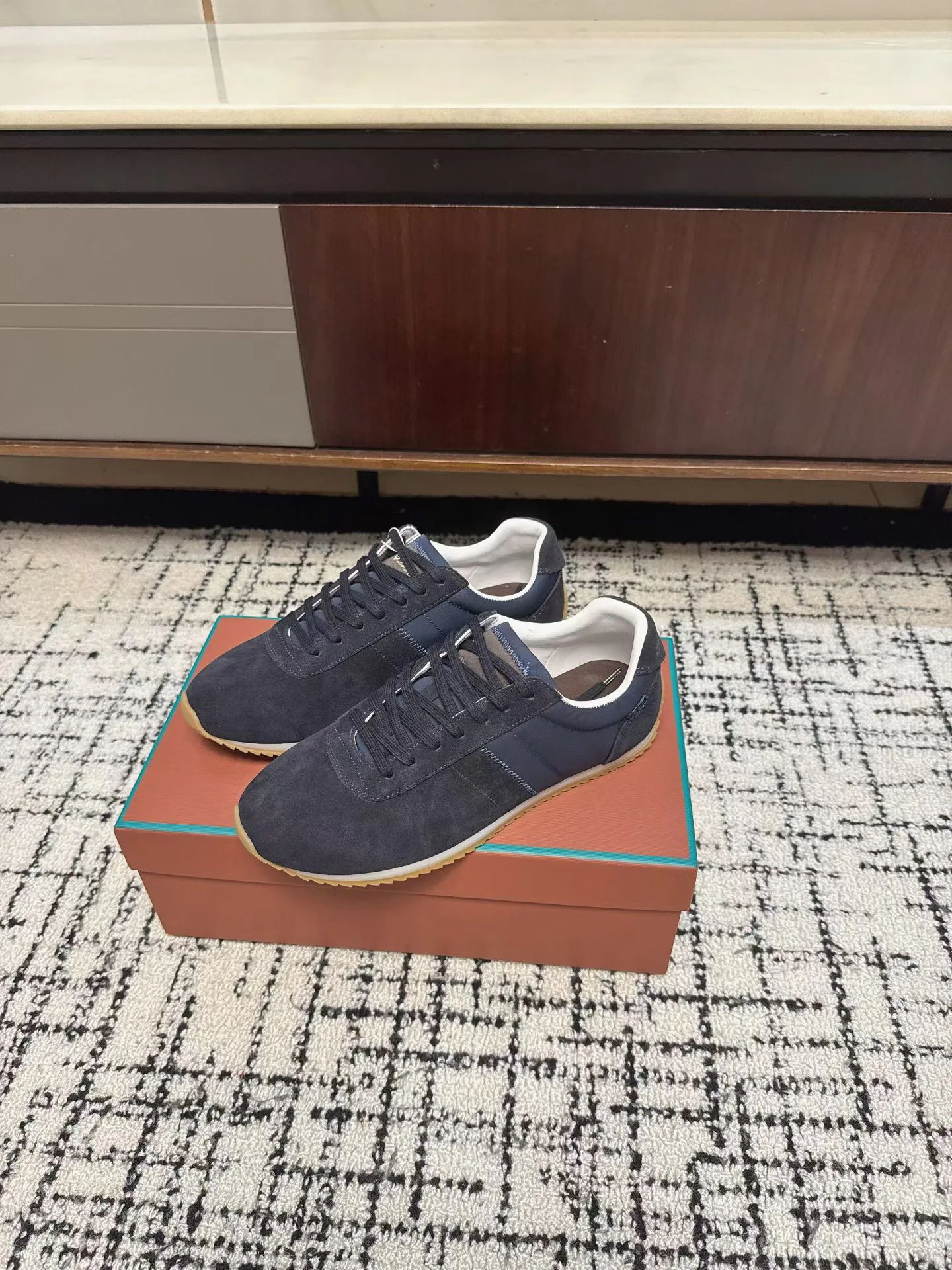 Women's Sneakers LORO PIANA 17335016