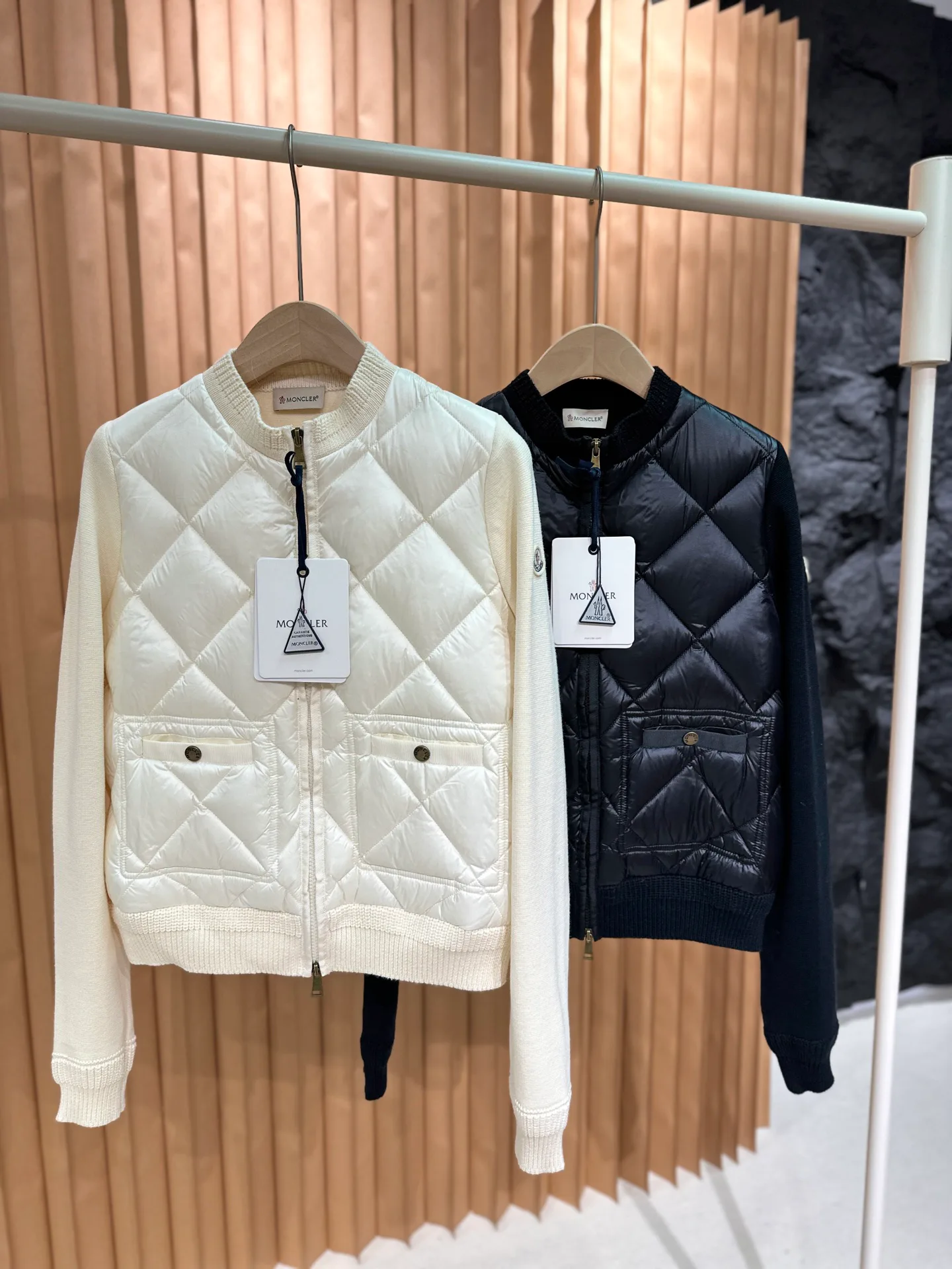 Women's Jackets And Down Jackets MONCLER 18106079