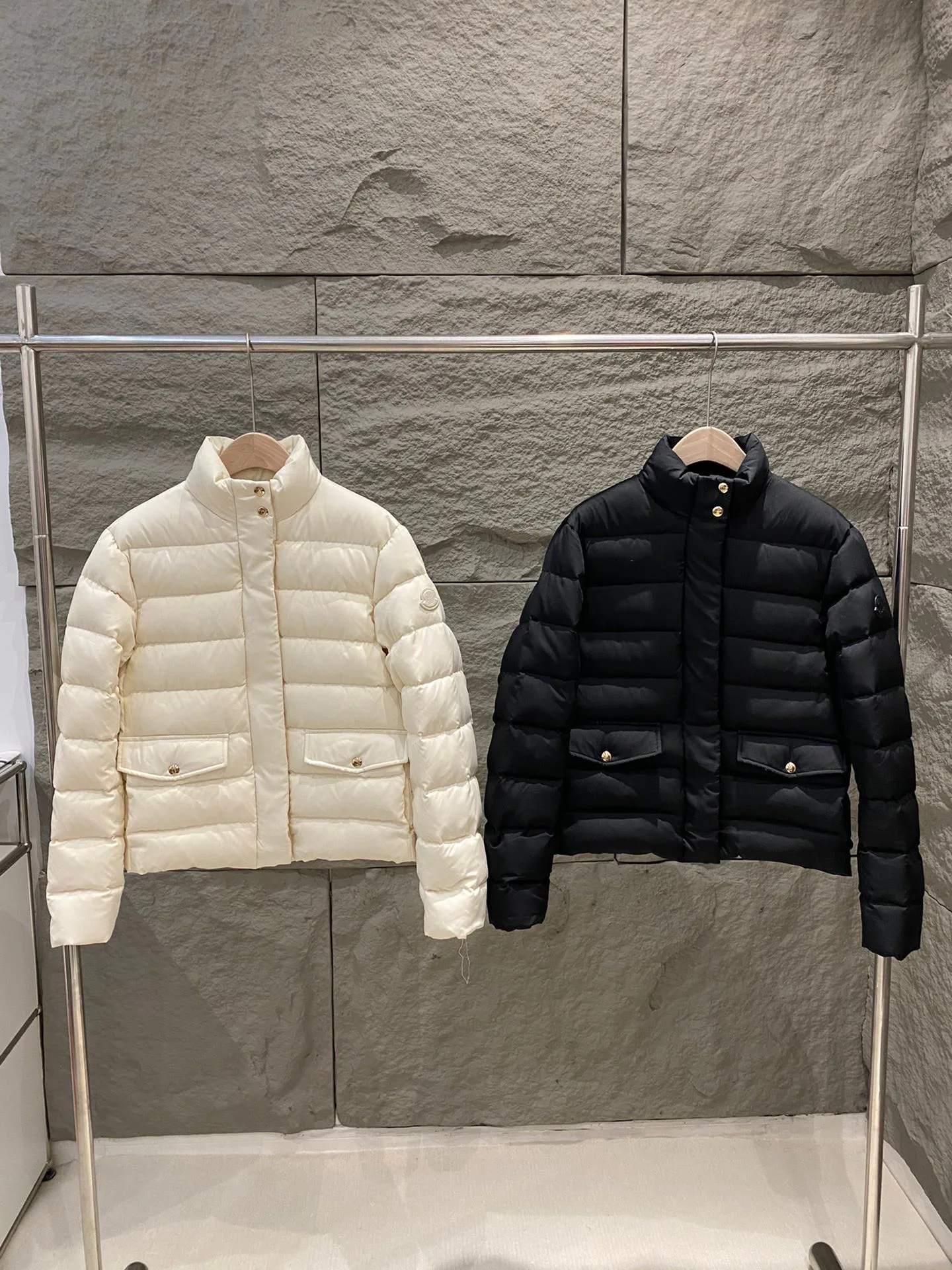 Women's Jackets And Down Jackets MONCLER 18326251