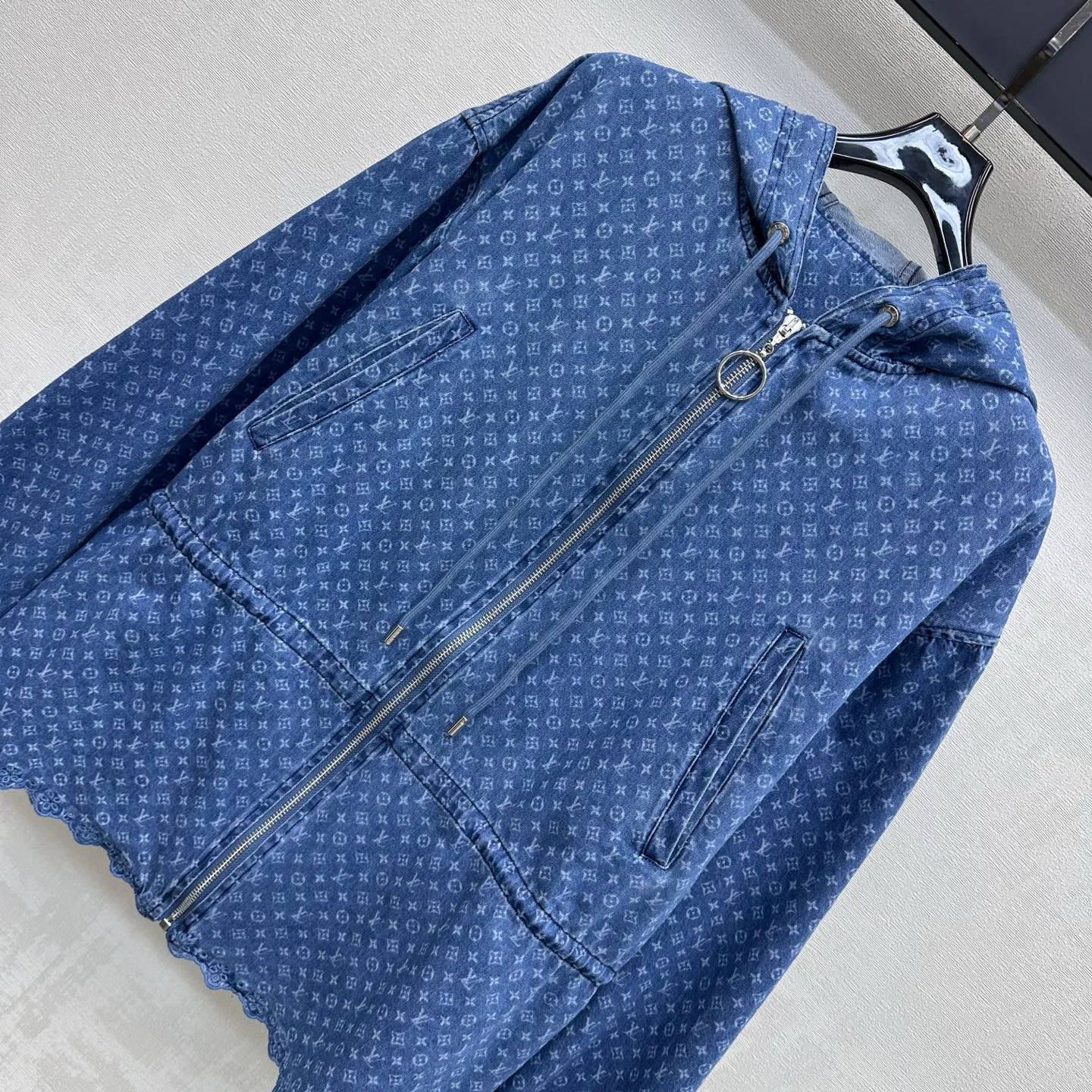 Women's Jackets And Down Jackets LOUIS VUITTON 17392650