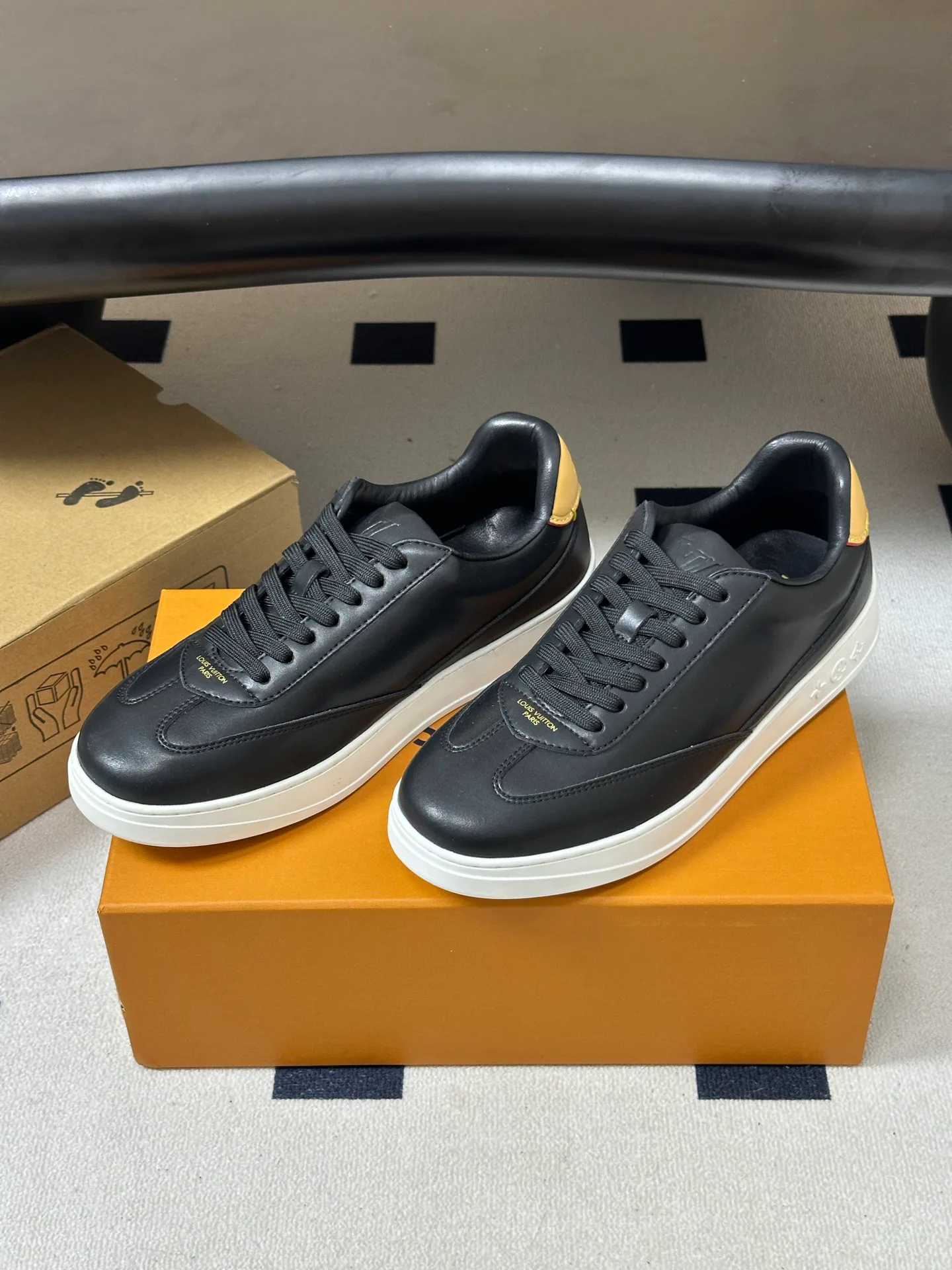 Men's Sneakers LOUIS VUITTON 18340906
