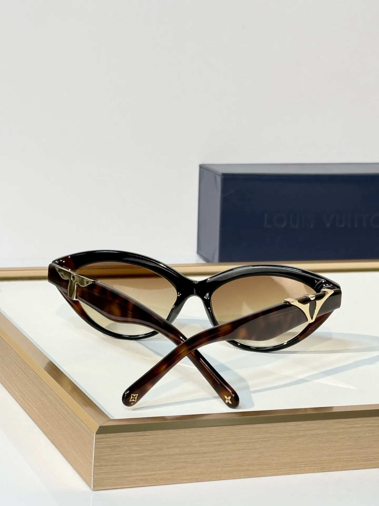 Glasses LOUIS VUITTON 18117698