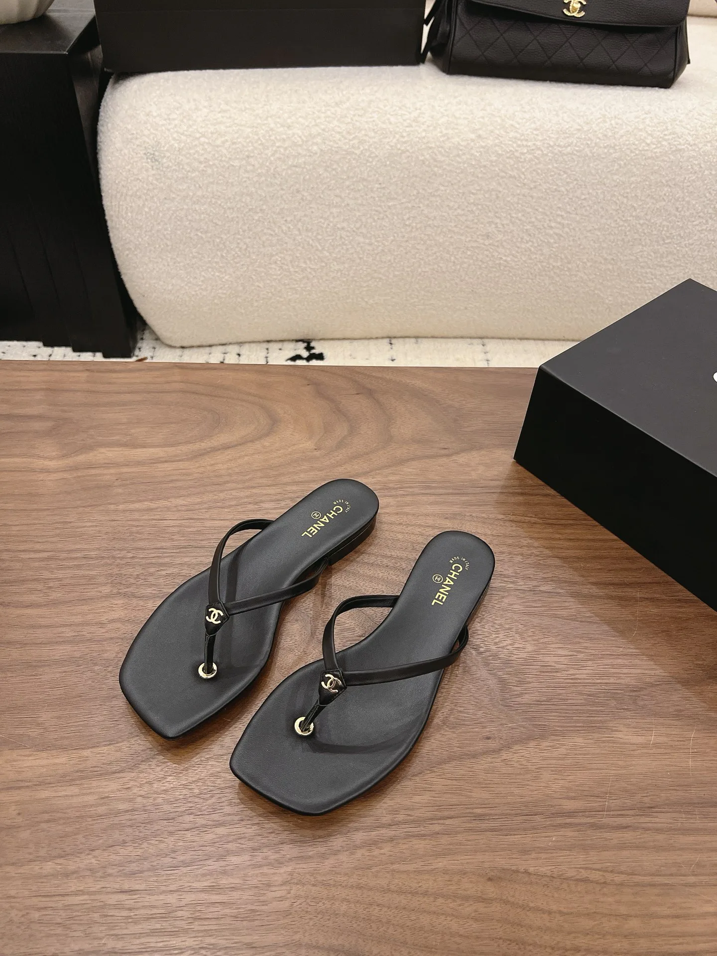 Women's Flip-Flops CHANEL 16944164