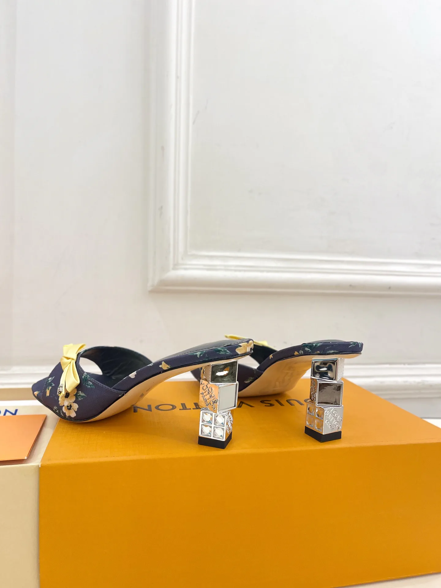 Women's Mules And Clogs LOUIS VUITTON 18034944