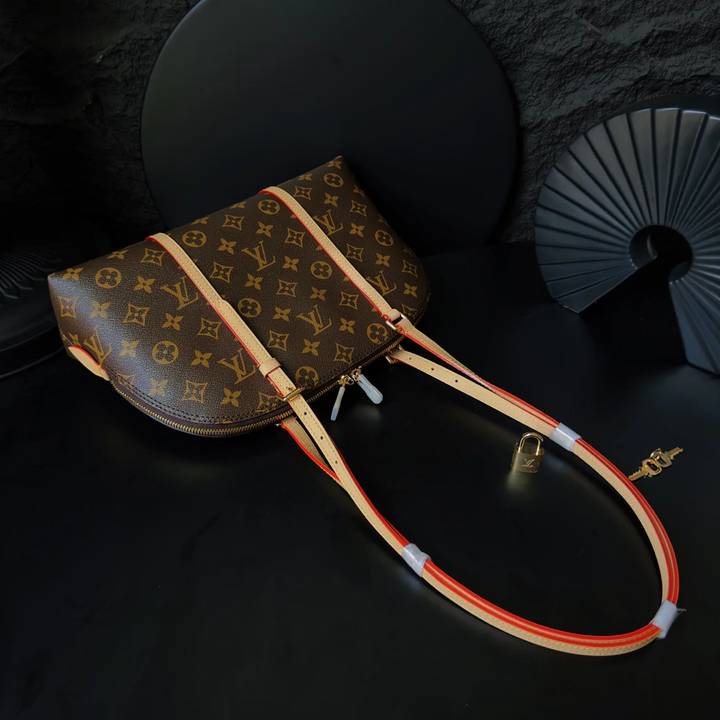 Women's Classic Handbags LOUIS VUITTON 17498635