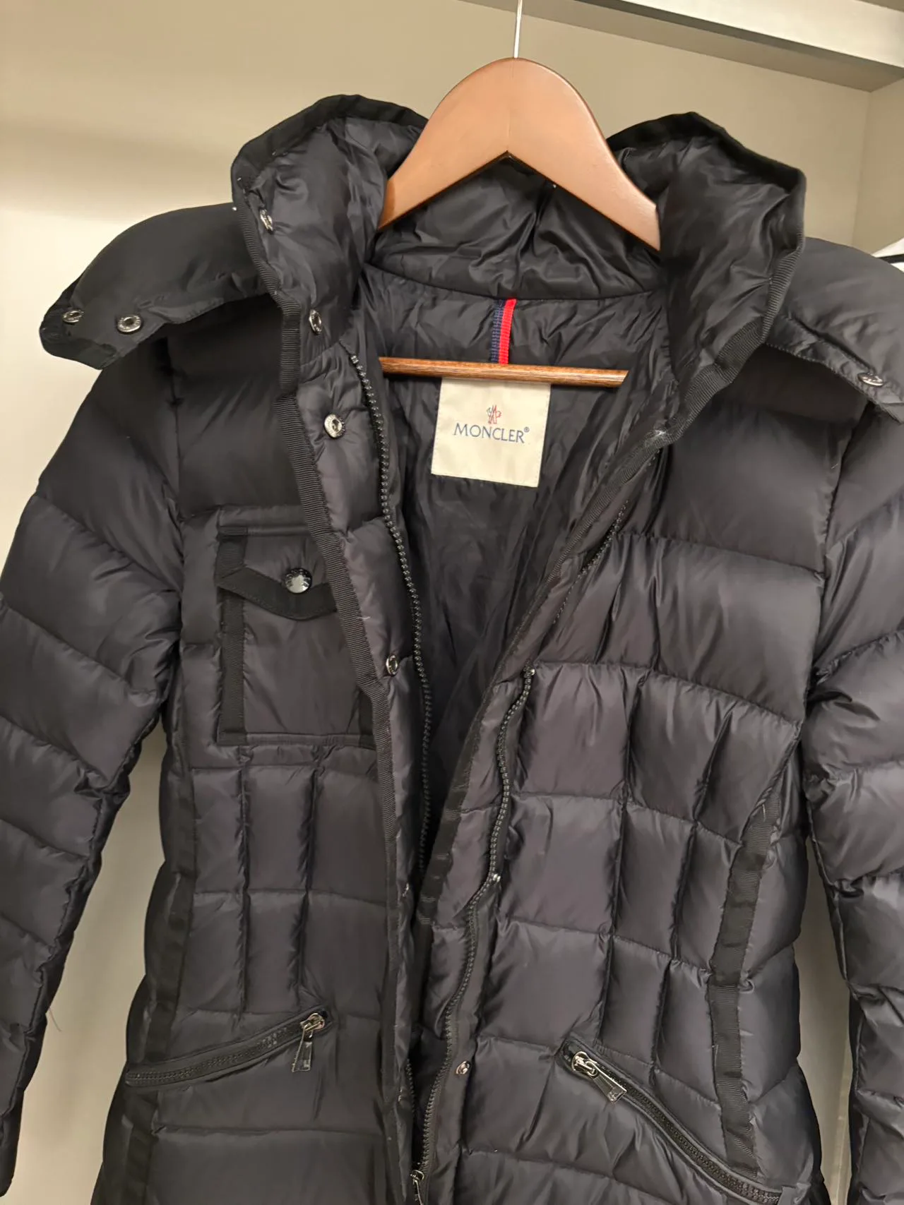 Women's Jackets And Down Jackets MONCLER 18198734