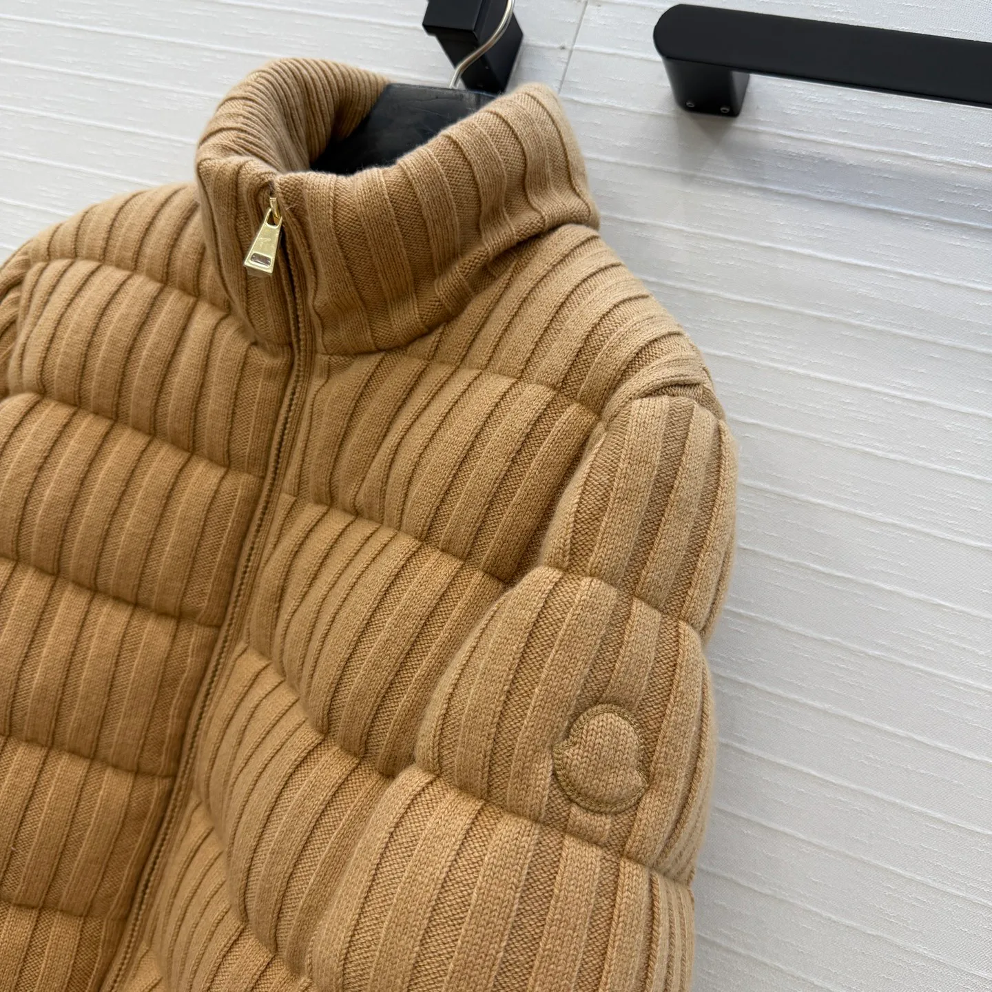 Women's Jackets And Down Jackets MONCLER 18325191