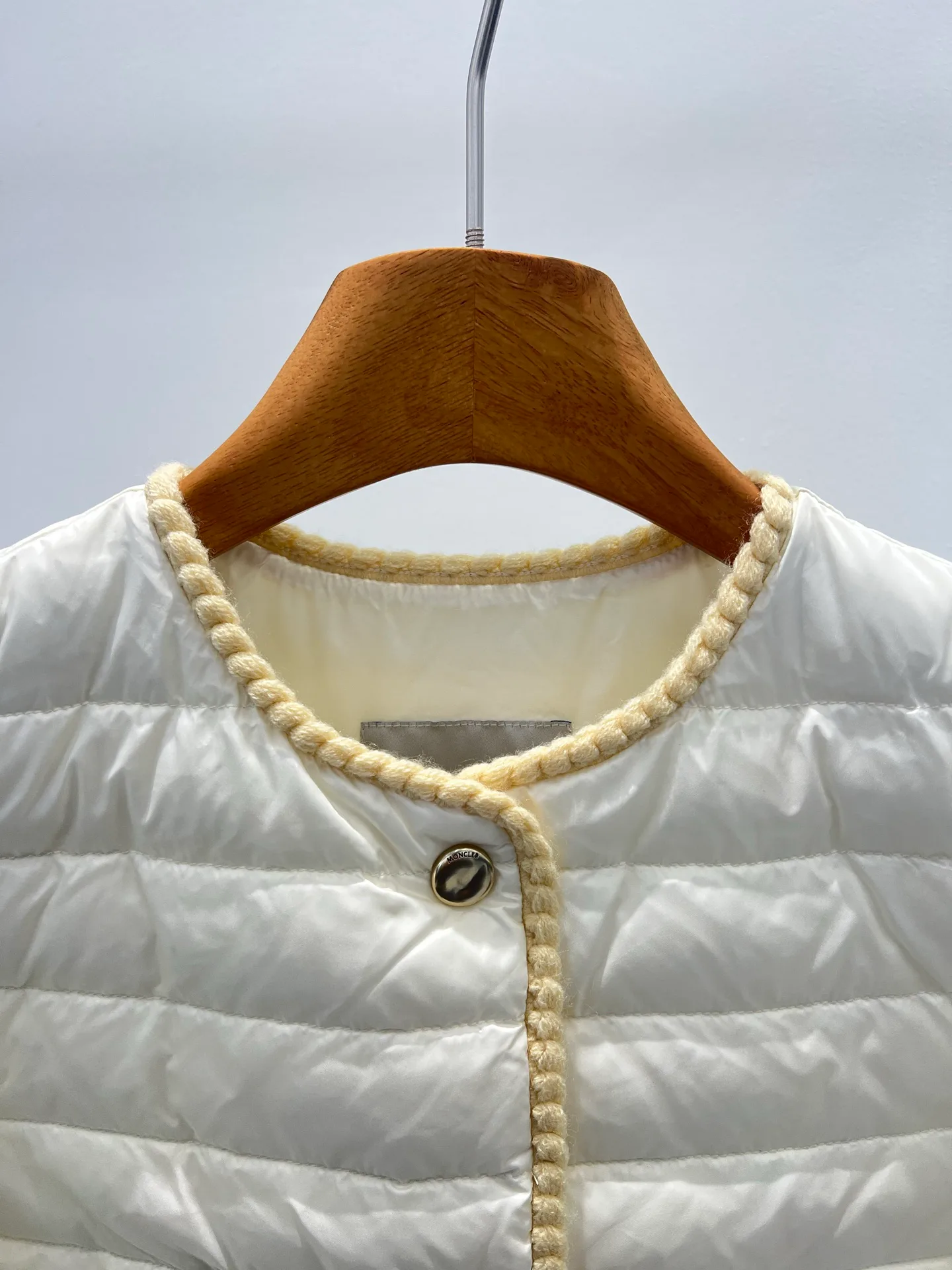 Women's Jackets And Down Jackets MONCLER 17959344