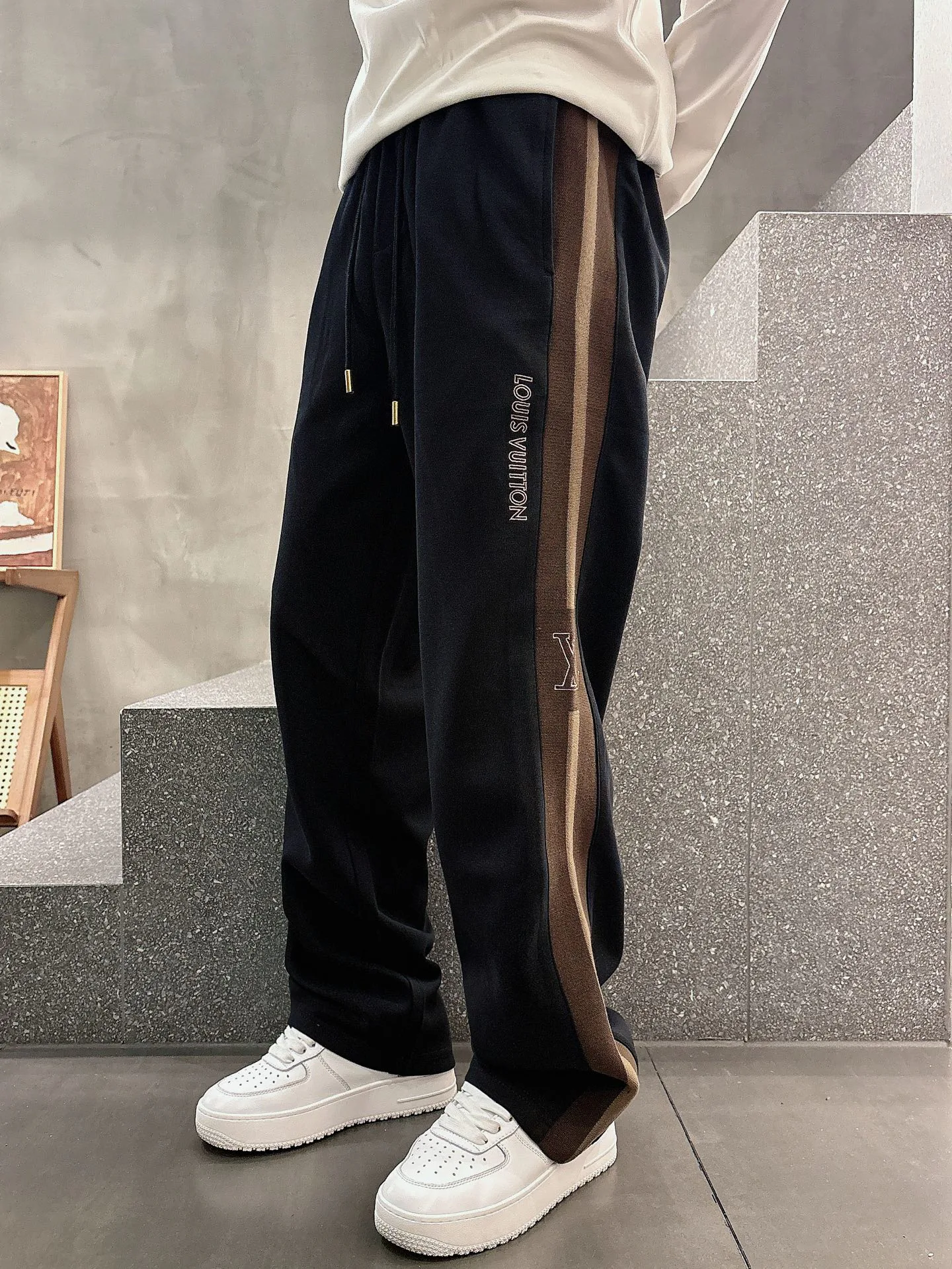 Men's Trousers LOUIS VUITTON 18340443