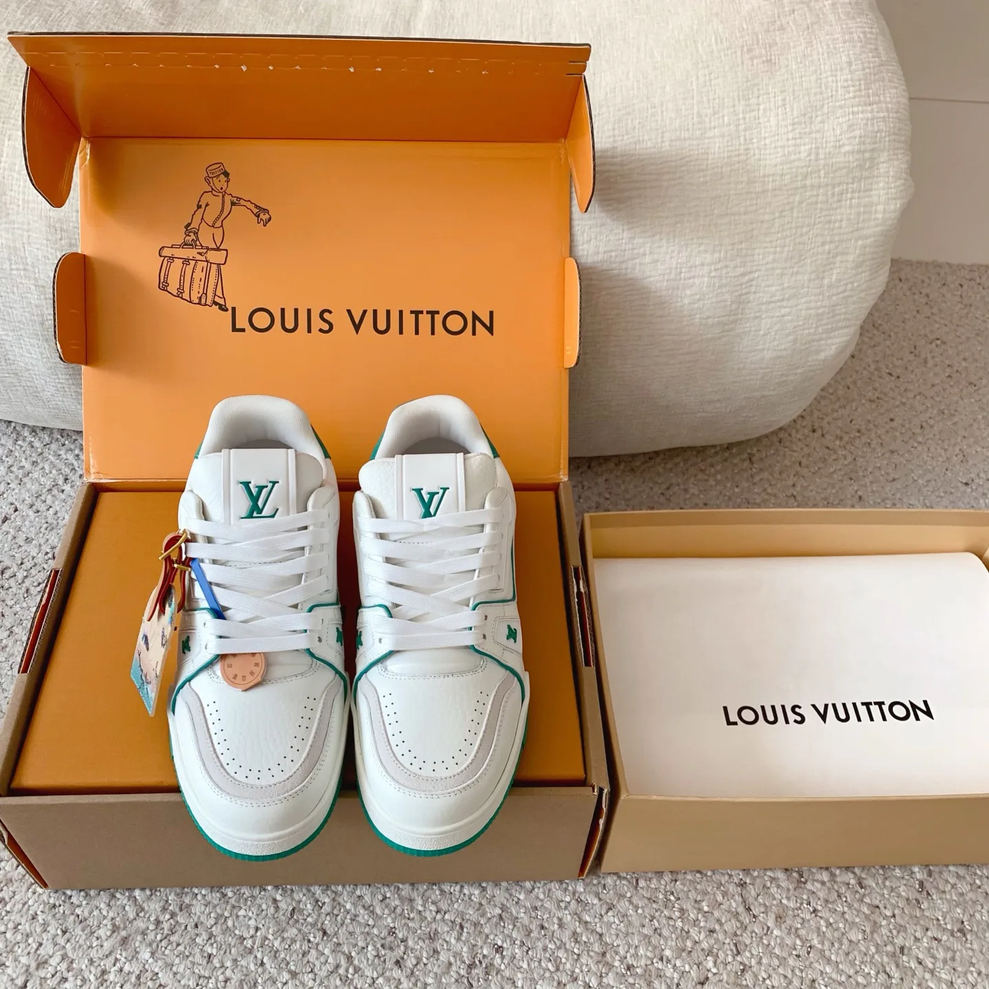 Women's Sneakers LOUIS VUITTON 18375830