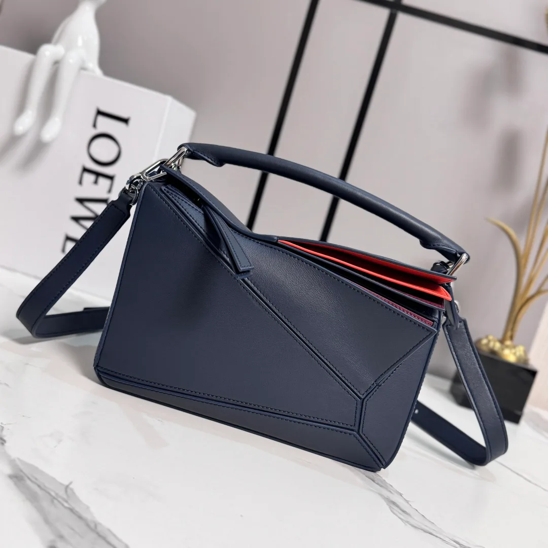 Women's Classic Handbags LOEWE 18330763