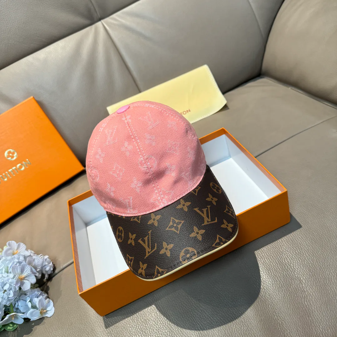 Hats LOUIS VUITTON 18347055