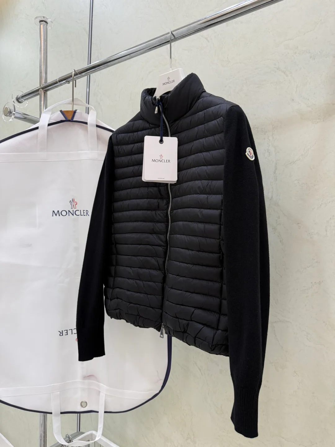 Women's Jackets And Down Jackets MONCLER 17918888