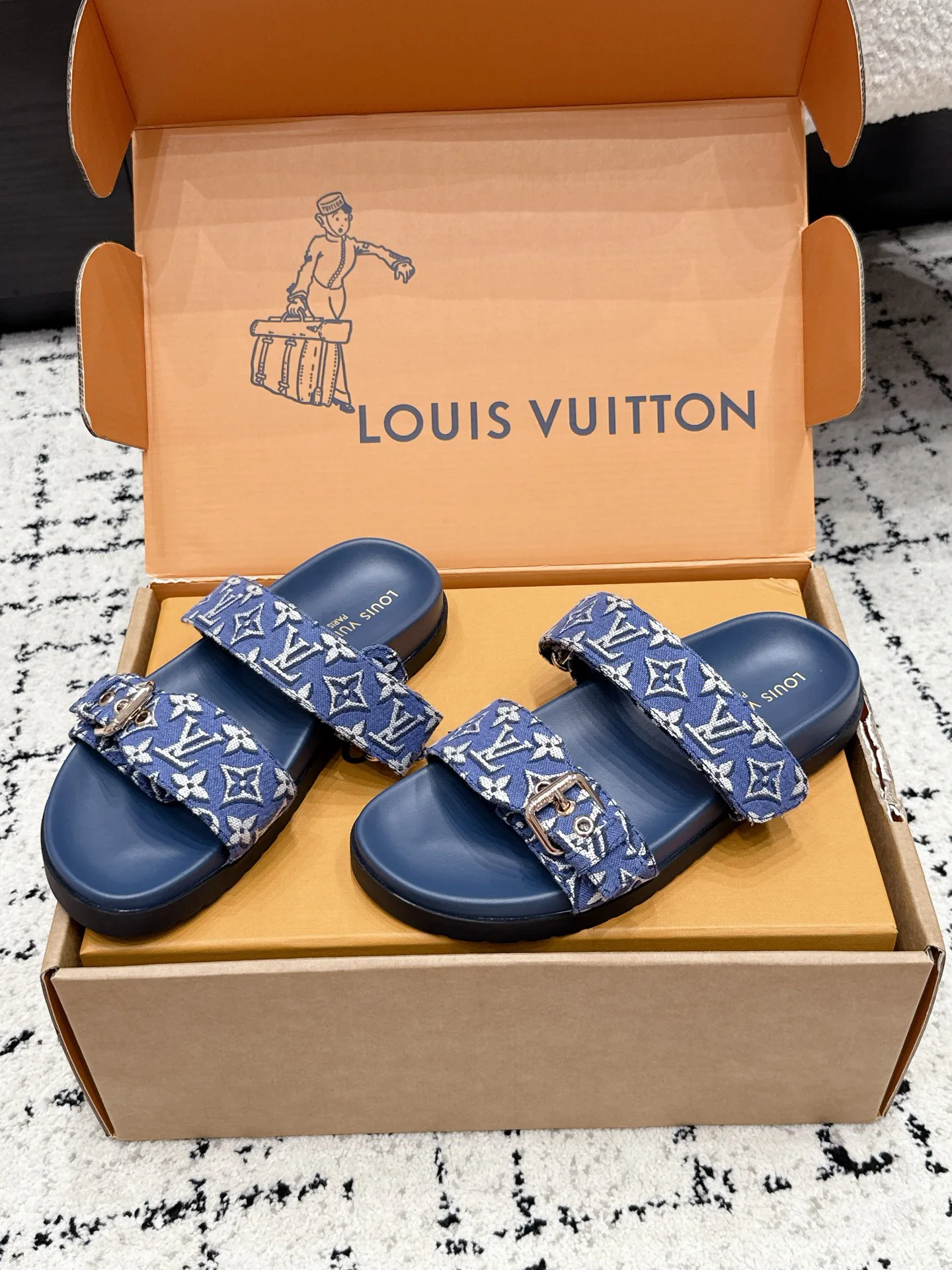 Women's Flip-Flops LOUIS VUITTON 17522808