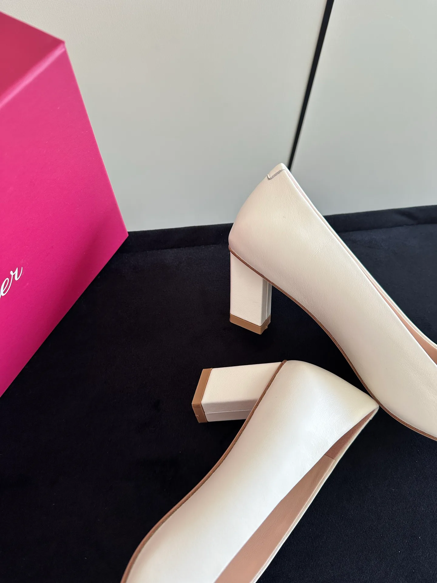 Women's Heels ROGER VIVIER 17624507