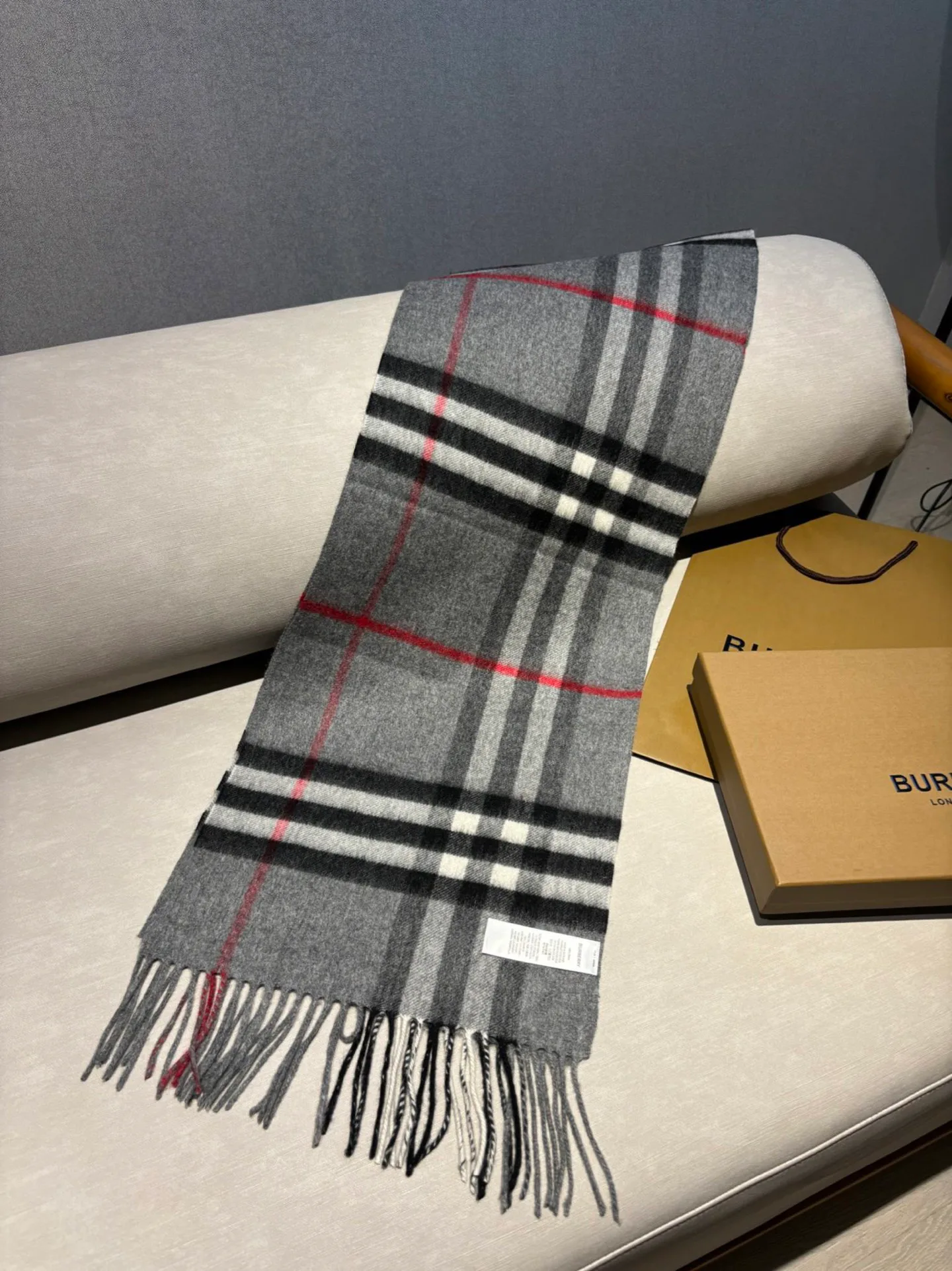 Scarves BURBERRY 18507485
