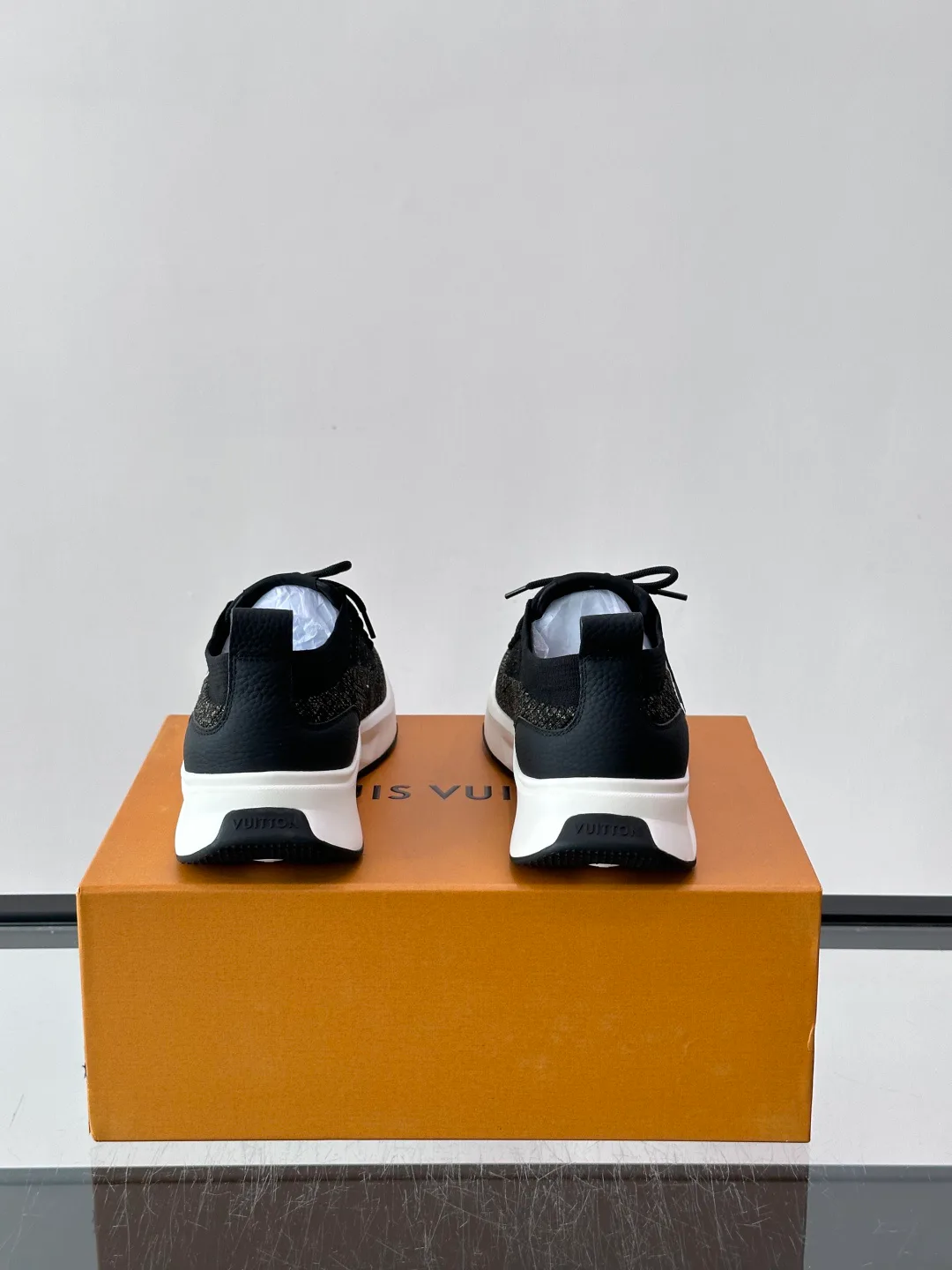 Men's Sneakers LOUIS VUITTON 18102384