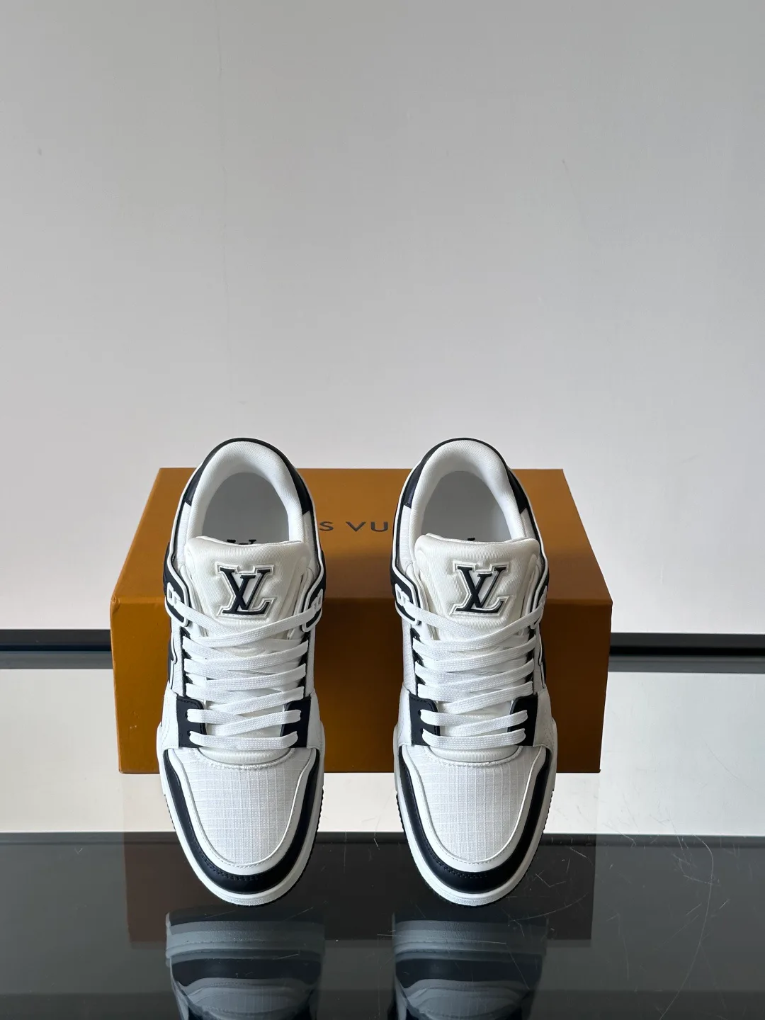 Кроссовки Мужские Louis Vuitton 18574072