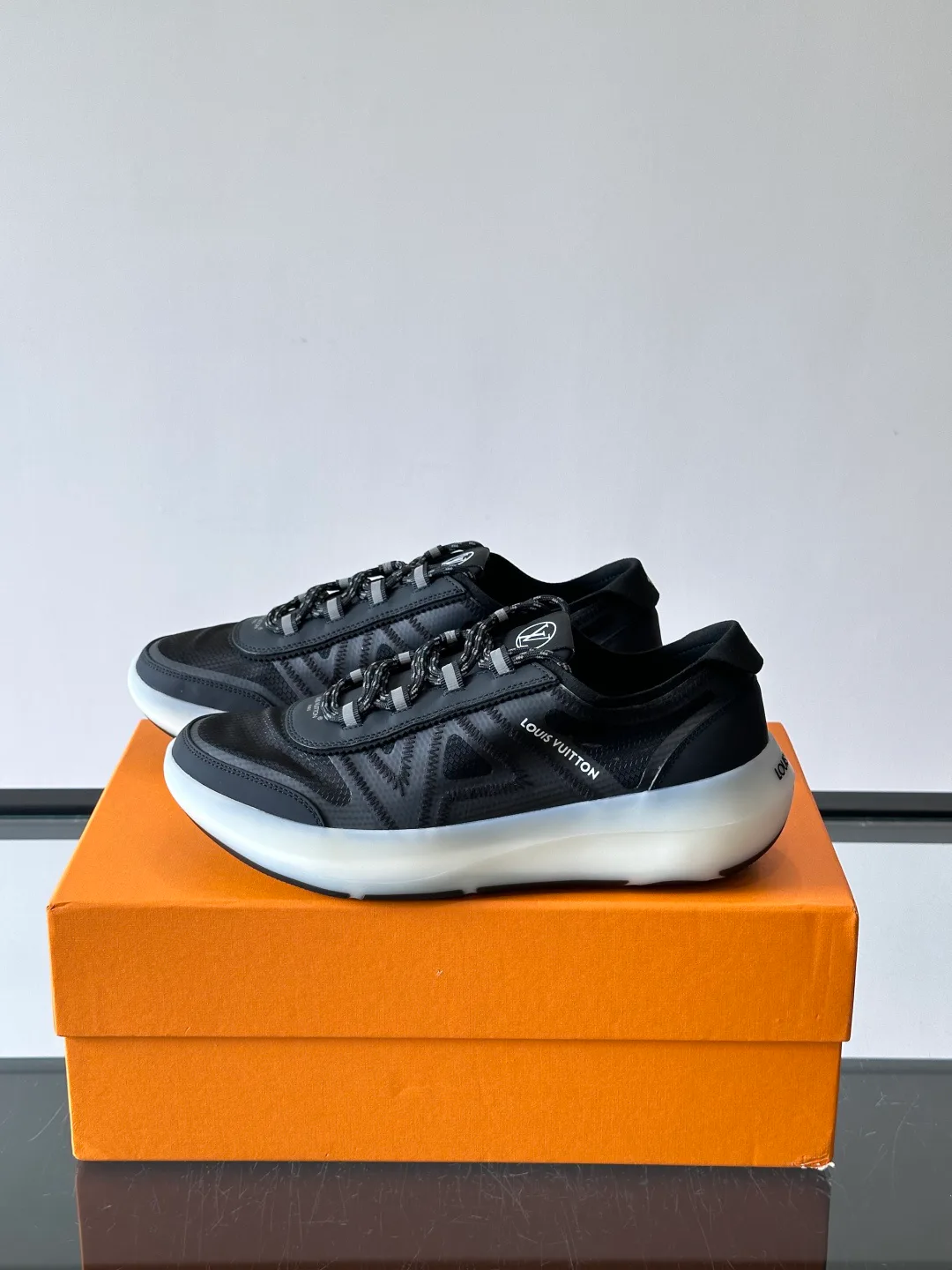 Men's Sneakers LOUIS VUITTON 17069297