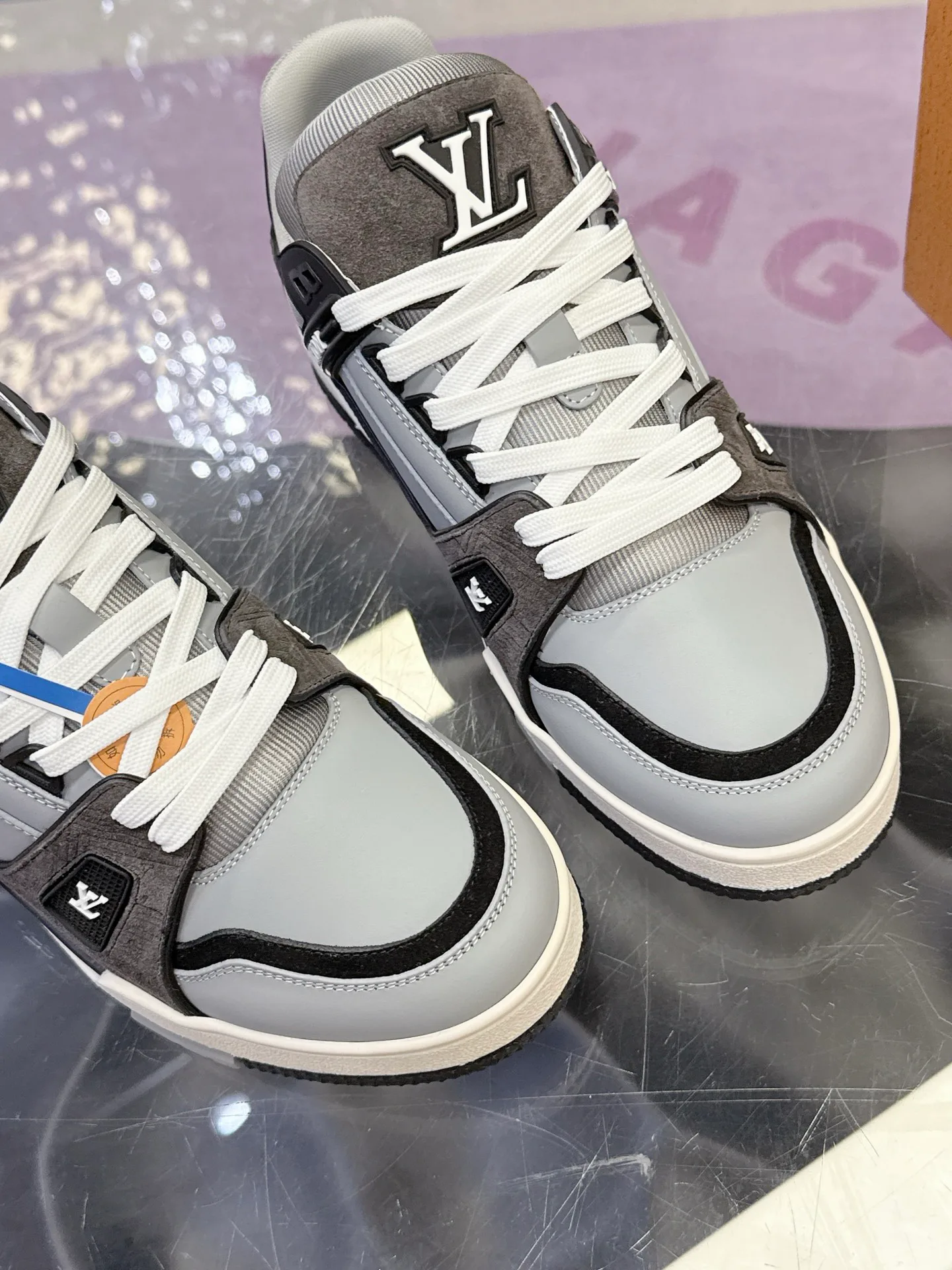 Women's Sneakers LOUIS VUITTON 17930926