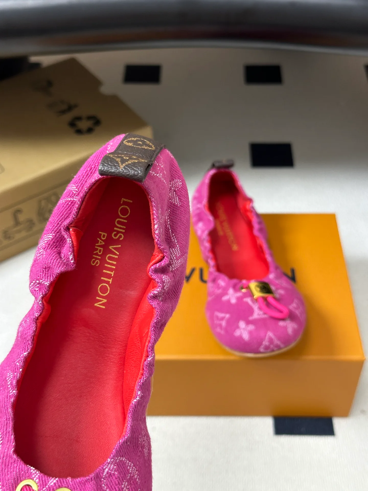 Women's Ballet Flats LOUIS VUITTON 17768171