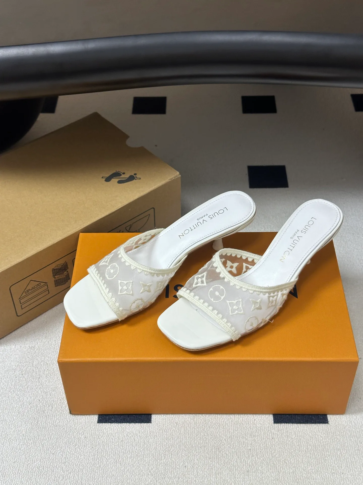 Women's Mules And Clogs LOUIS VUITTON 18049394