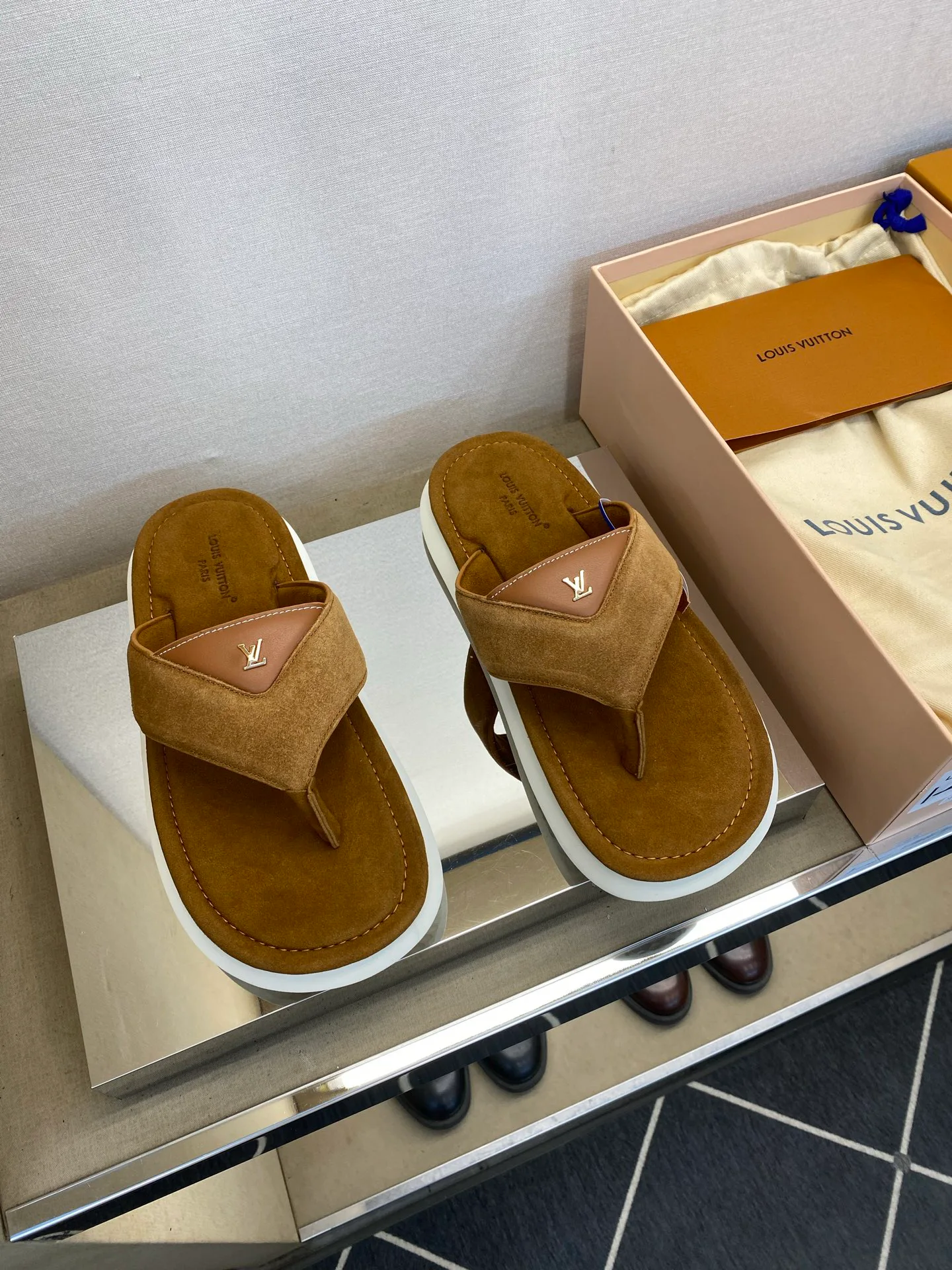 Men's Flip-Flops LOUIS VUITTON 17706369