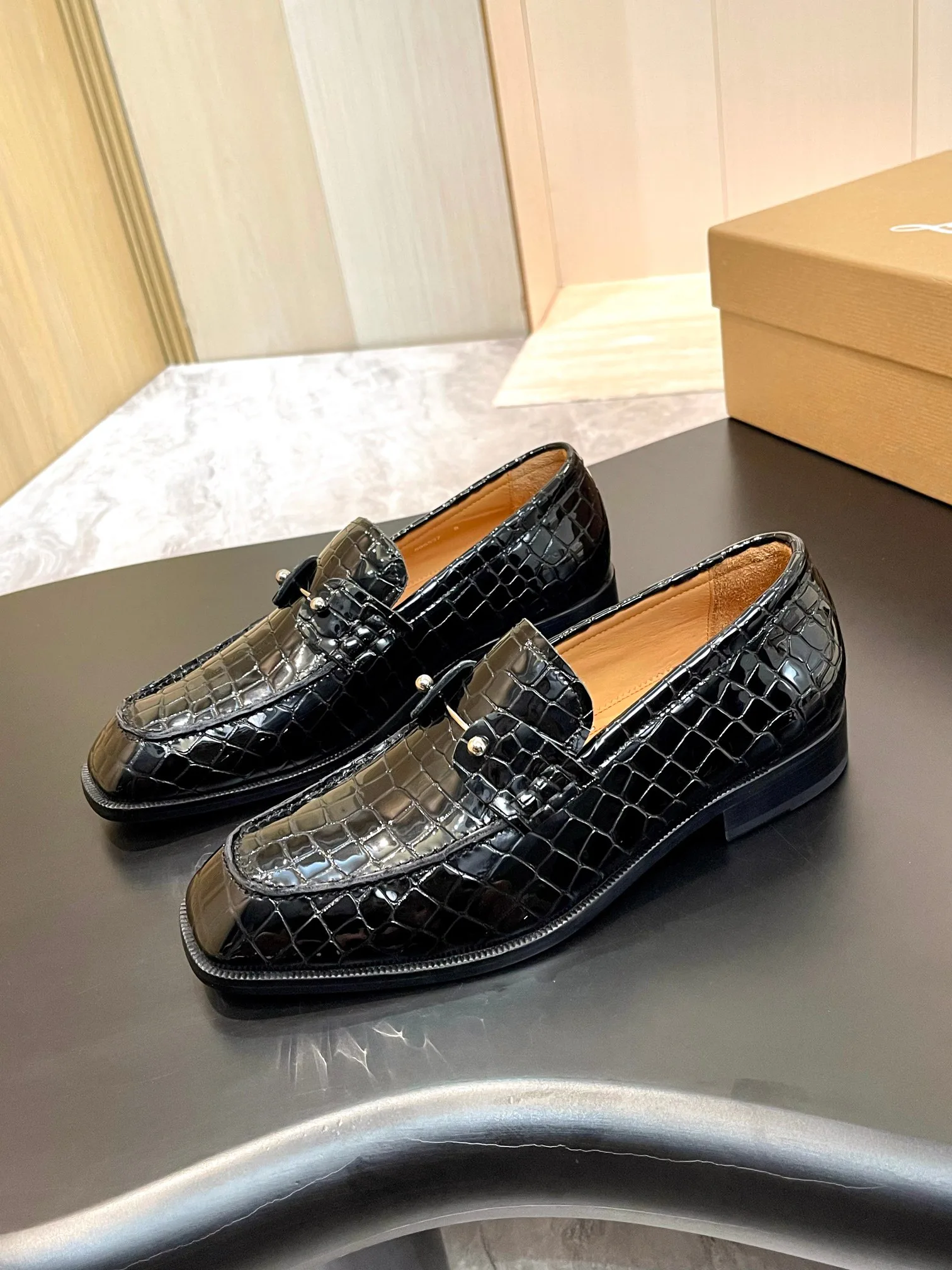 Men's Loafers And Dress Shoes CHRISTIAN LOUBOUTIN 18119124