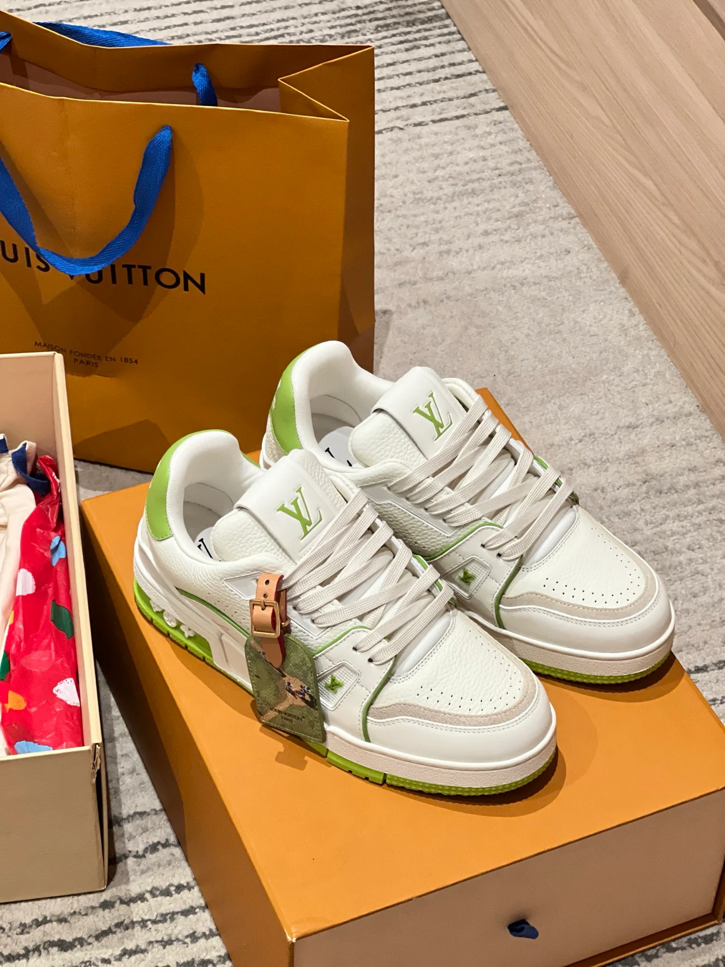 Women's Sneakers LOUIS VUITTON 18194156