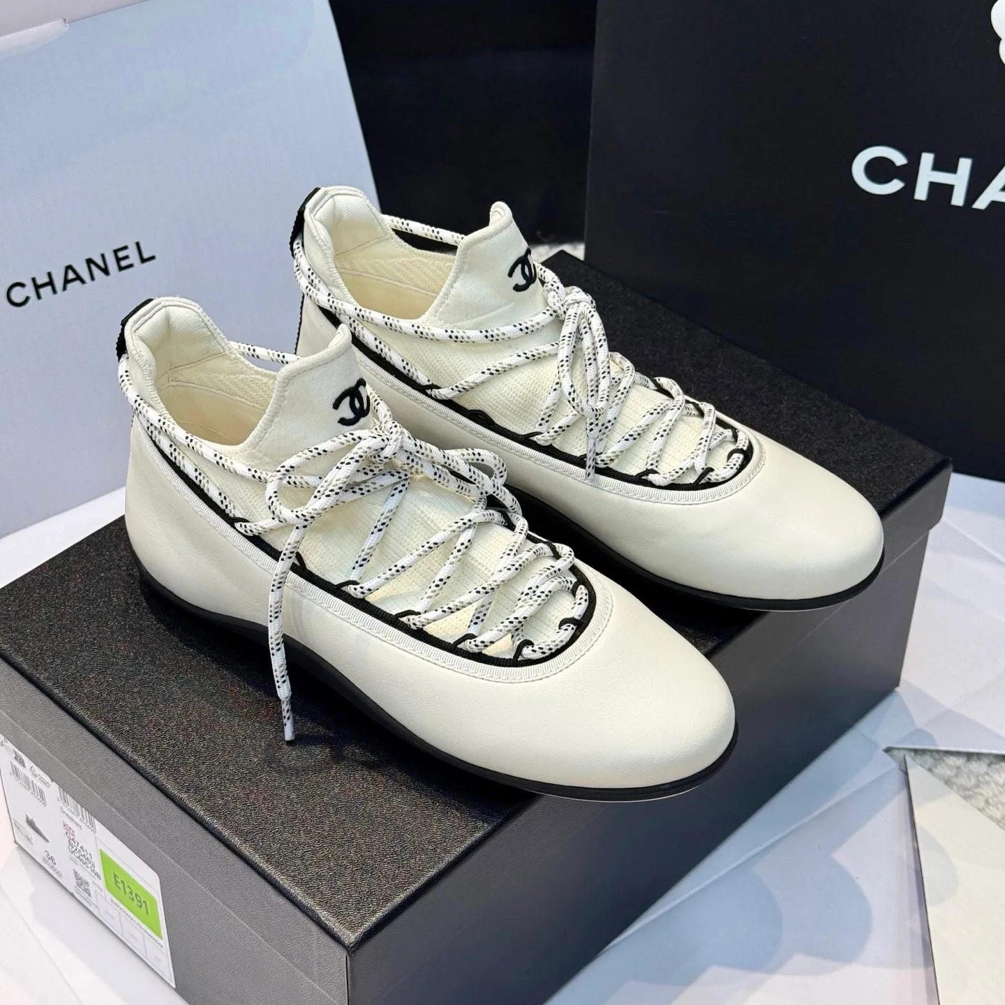Women's Sneakers CHANEL 18122006