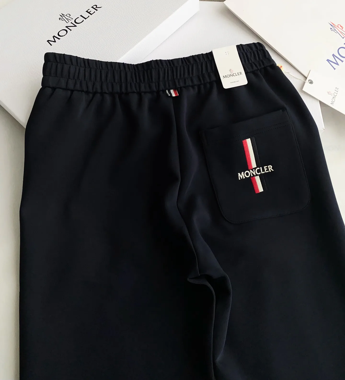 Men's Trousers MONCLER 18315006