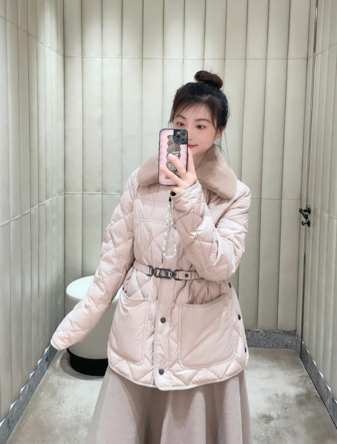 Women's Jackets And Down Jackets MONCLER 18111364