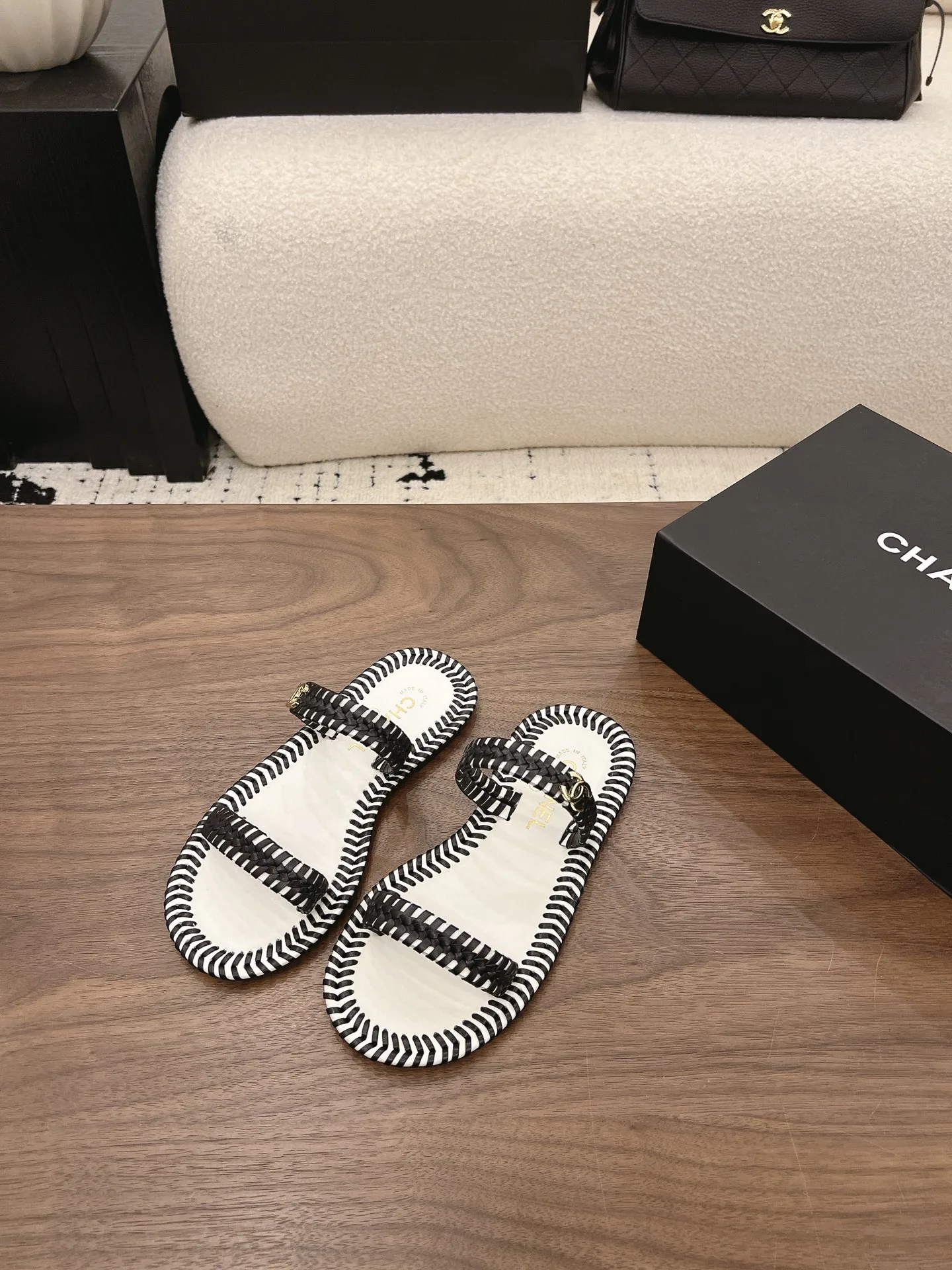 Women's Flip-Flops CHANEL 17213068