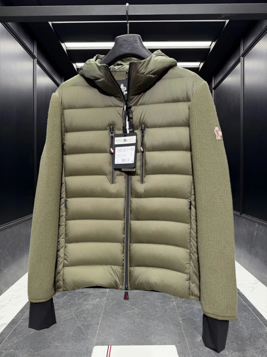 Men's Jackets And Down Jackets MONCLER 18416861