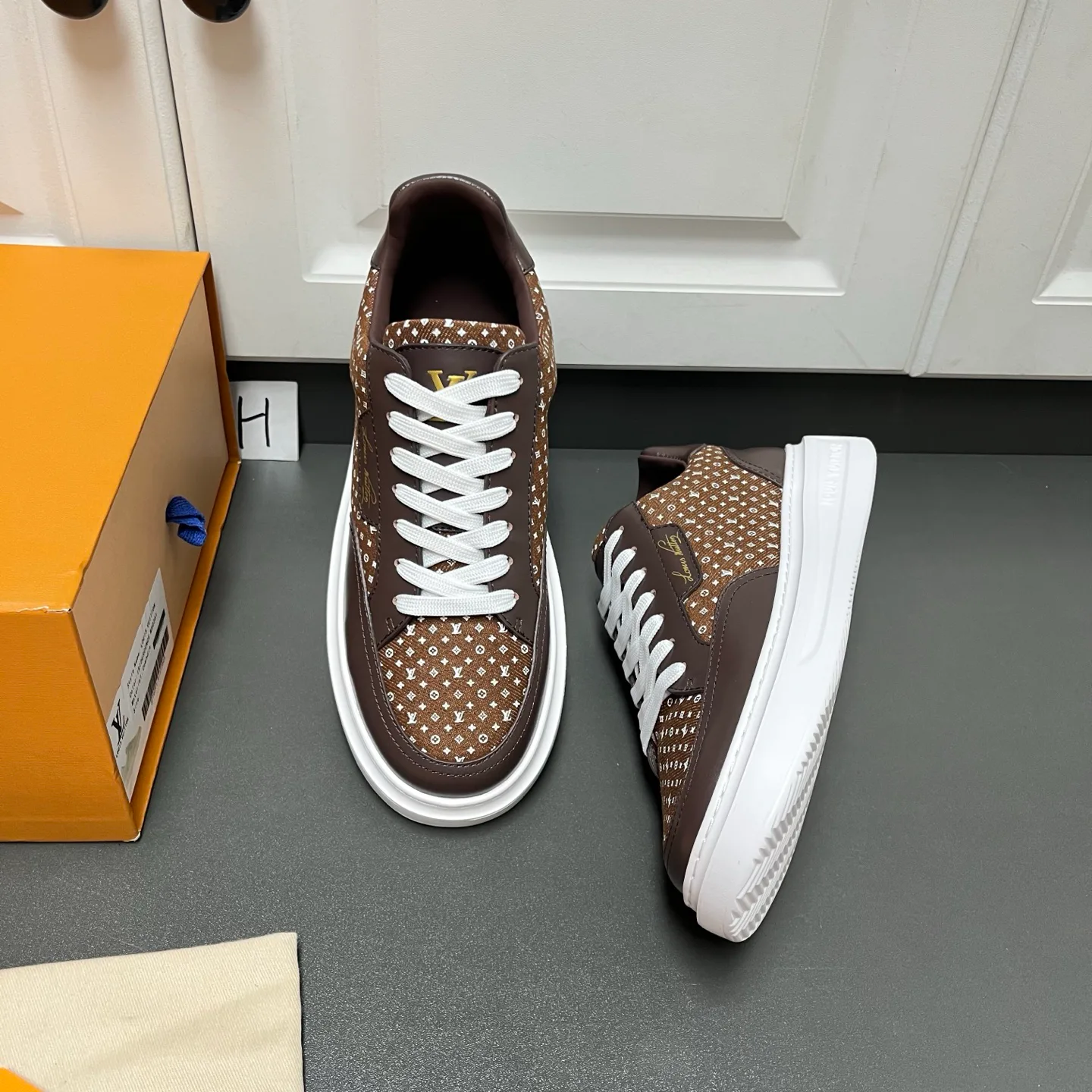 Men's Sneakers LOUIS VUITTON 18500176