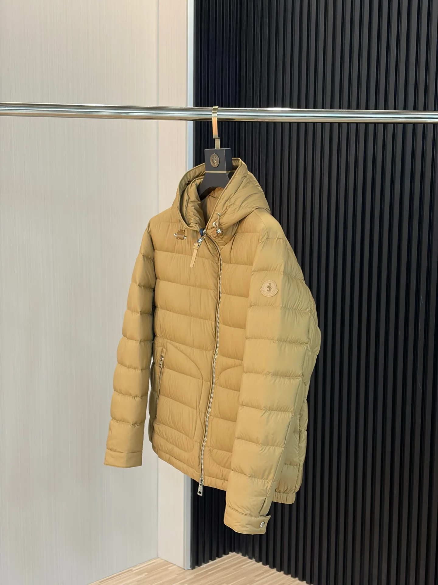 Women's Jackets And Down Jackets MONCLER 18188489
