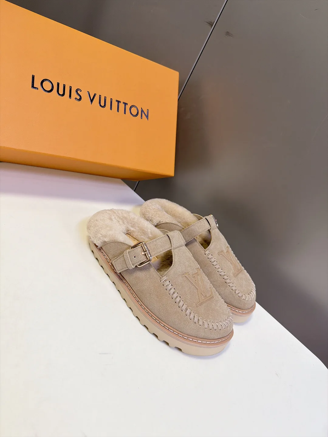 Women's Mules And Clogs LOUIS VUITTON 17906974