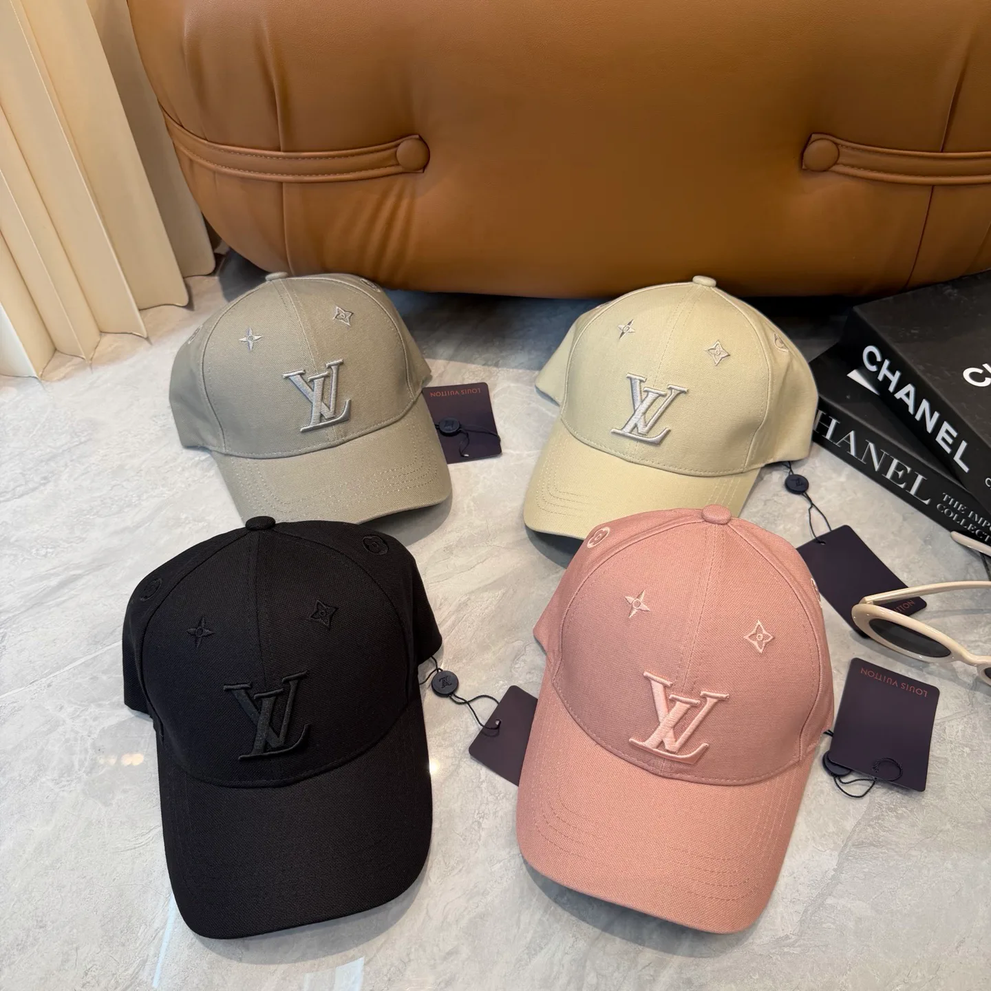 Hats LOUIS VUITTON 17467588