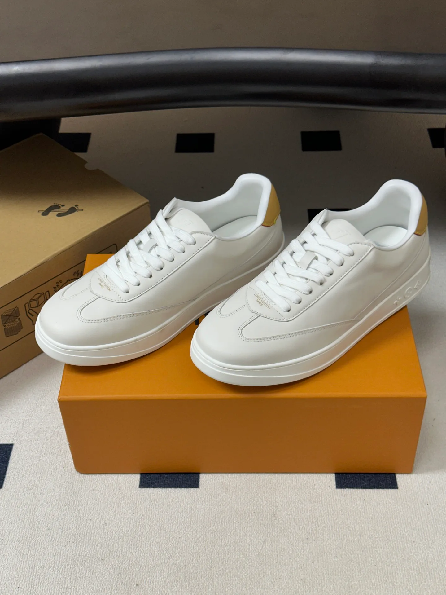 Men's Sneakers LOUIS VUITTON 18340907