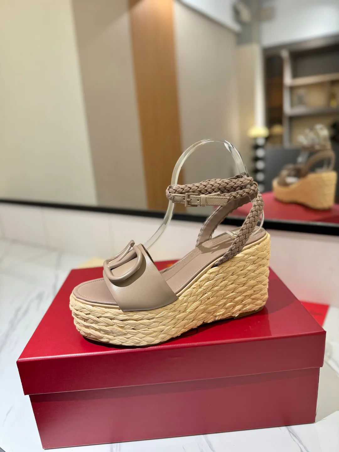 Women's Open-Toe Sandals VALENTINO 17946614
