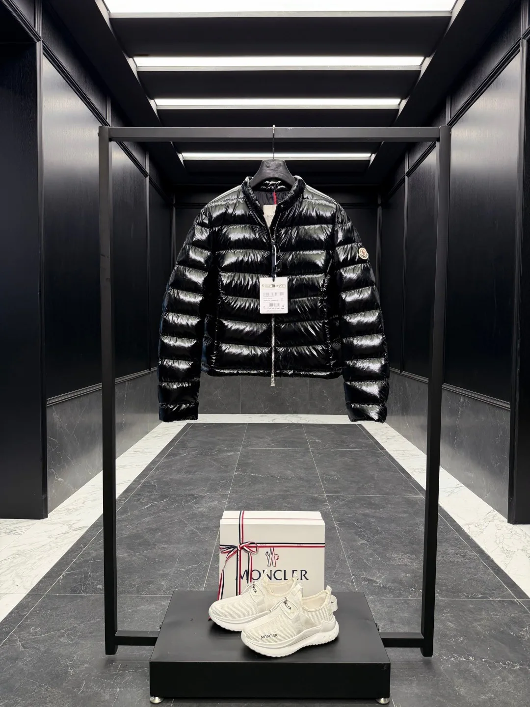 Women's Jackets And Down Jackets MONCLER 18408775