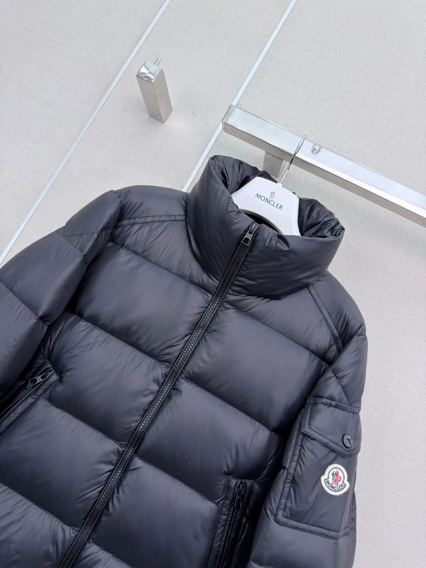 Women's Jackets And Down Jackets MONCLER 18439408