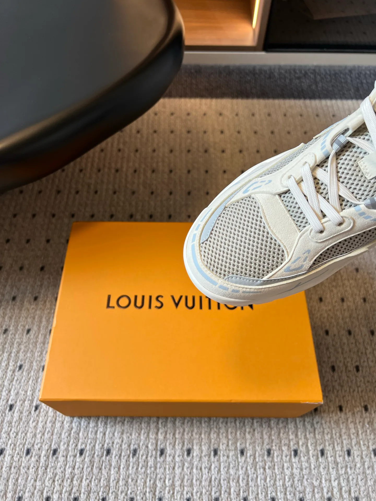 Men's Sneakers LOUIS VUITTON 17419418