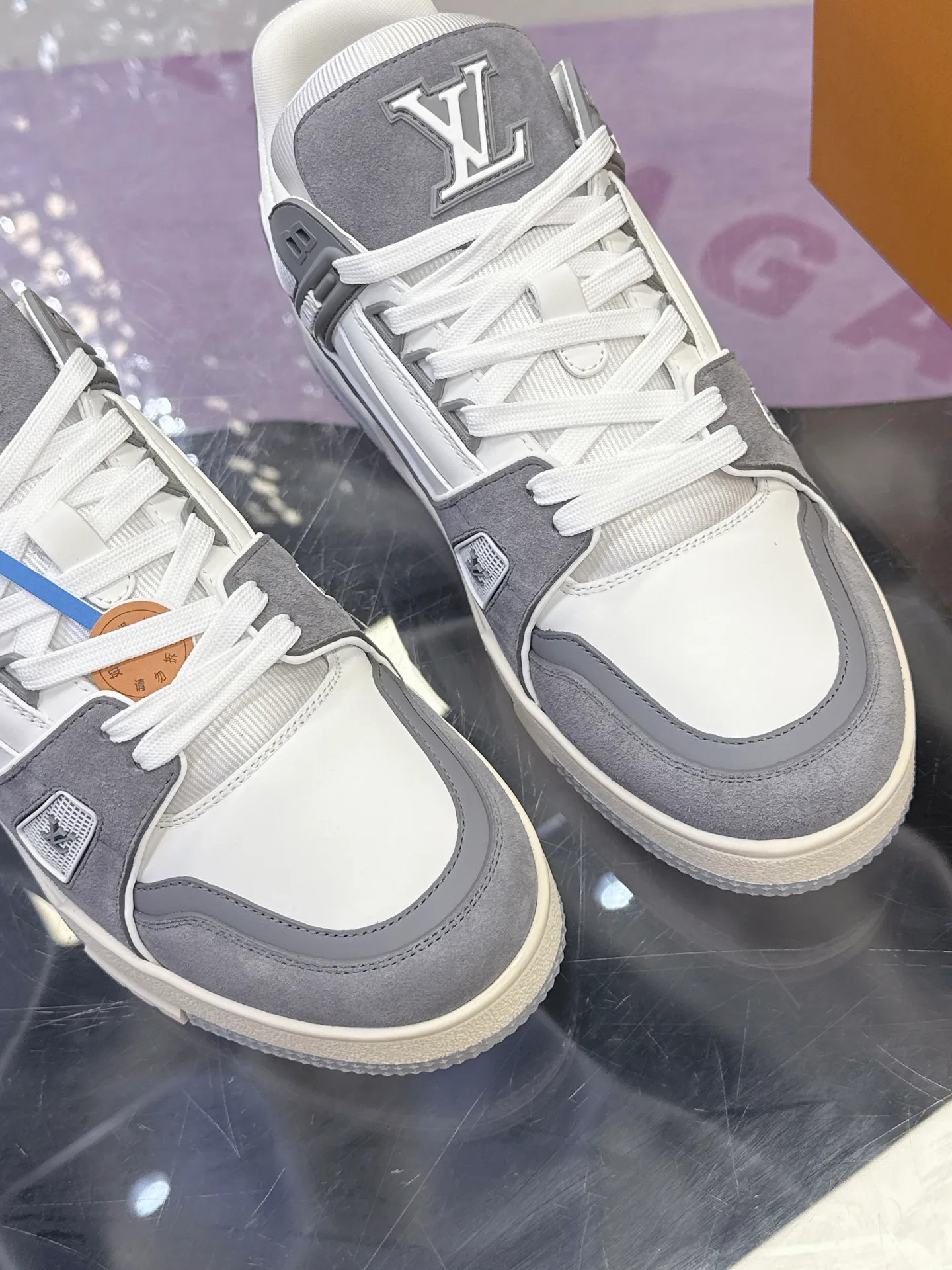 Women's Sneakers LOUIS VUITTON 18104016