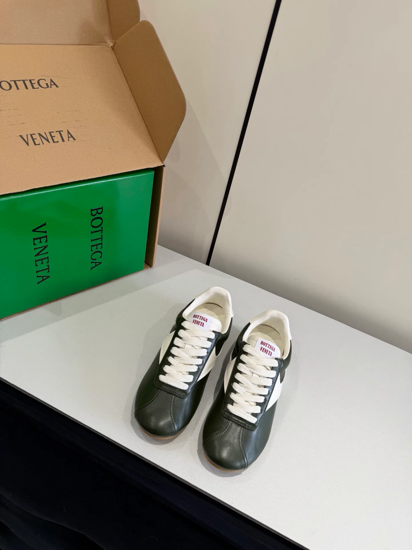 Women's Sneakers BOTTEGA VENETA 17976995